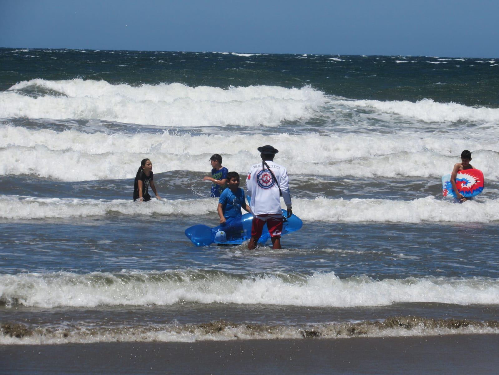 $!Reportan condiciones favorables en playas de Mazatlán