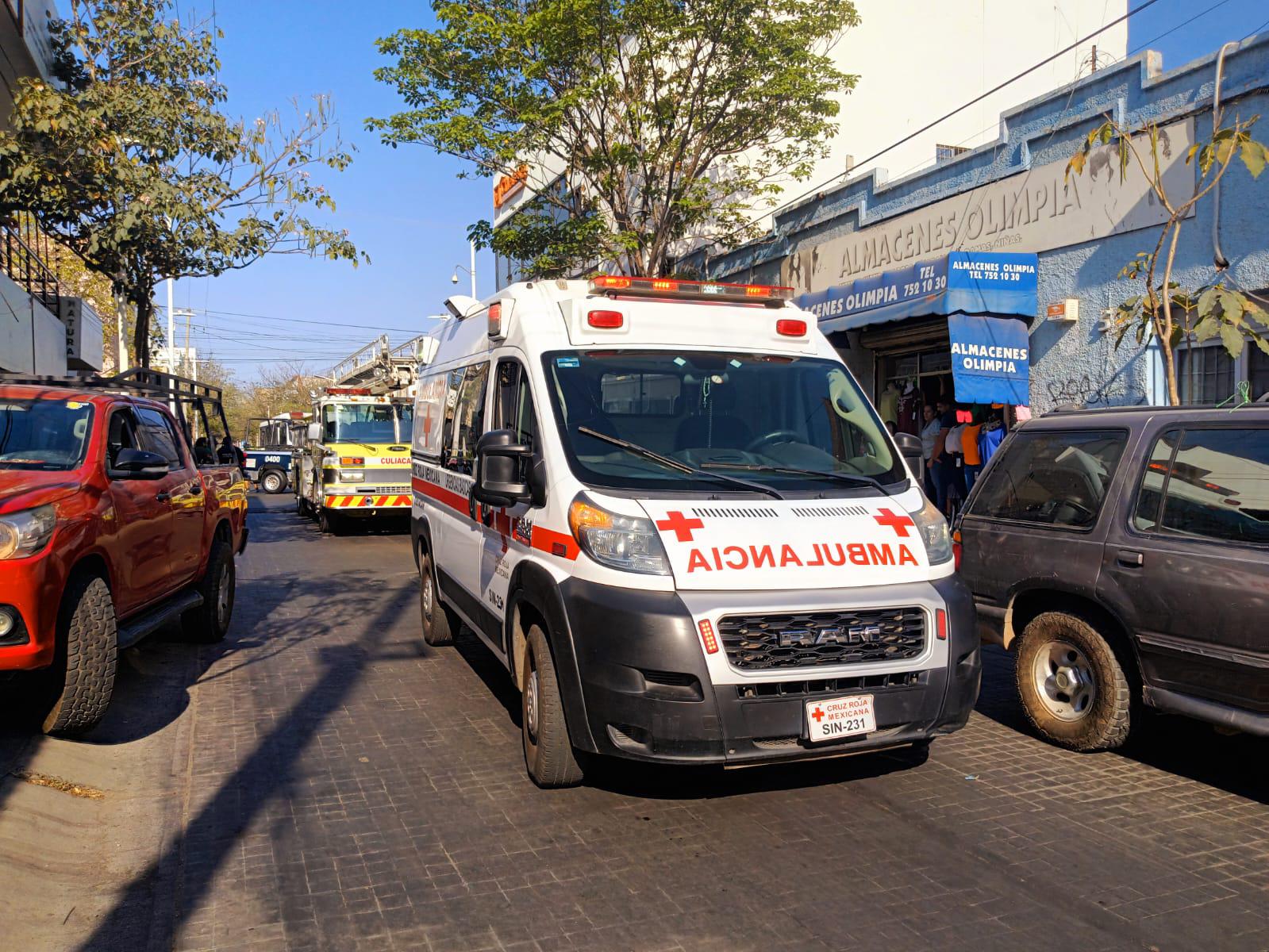 $!Soldador en un edificio en el Centro de Culiacán termina electrocutado