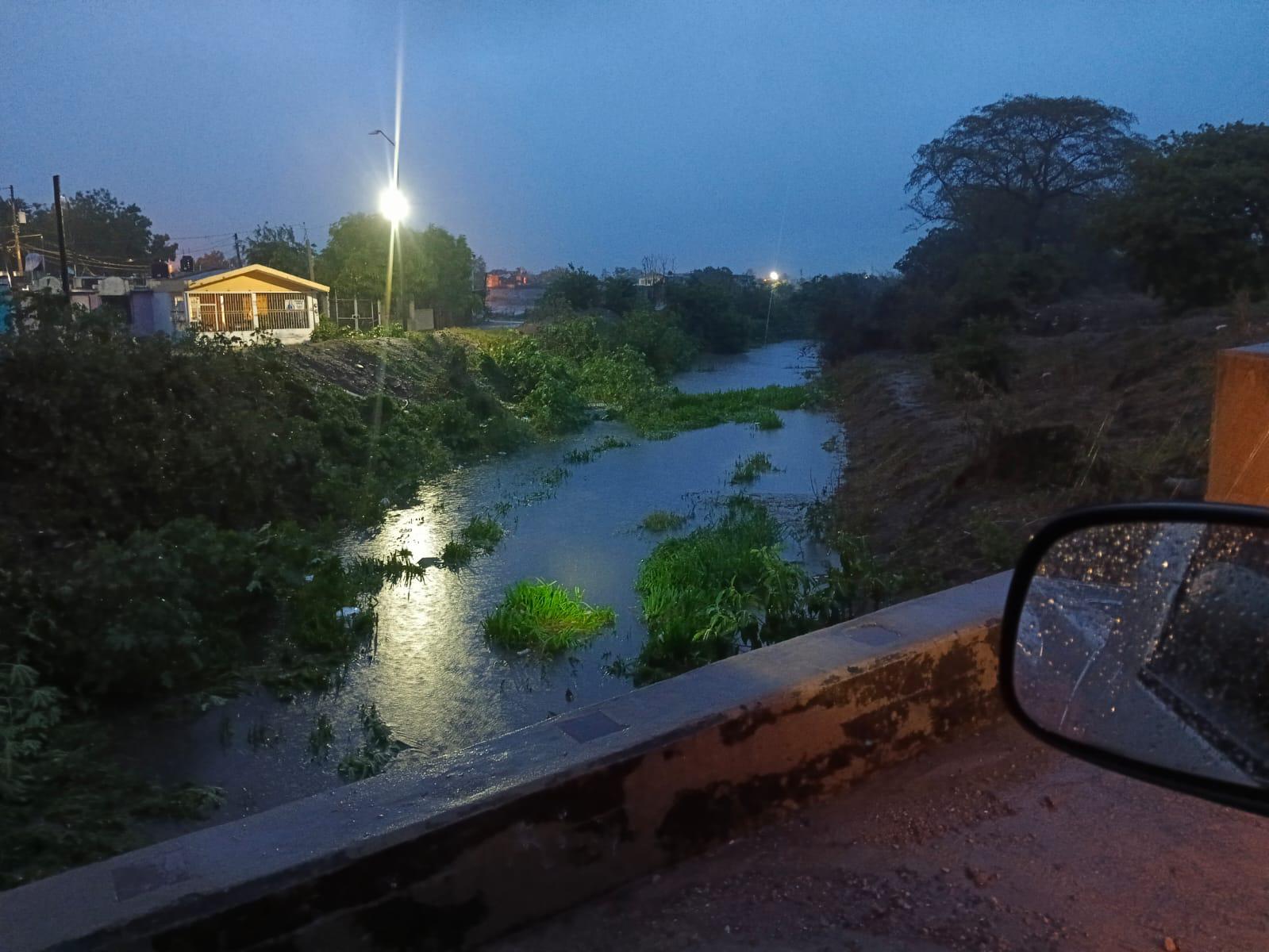 $!Tres viviendas entre el agua dejan lluvias en Escuinapa