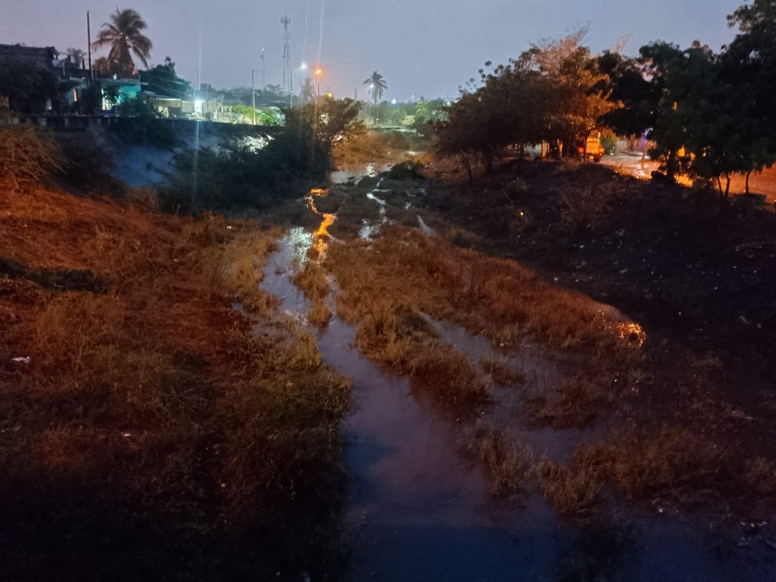 $!Tres viviendas entre el agua dejan lluvias en Escuinapa