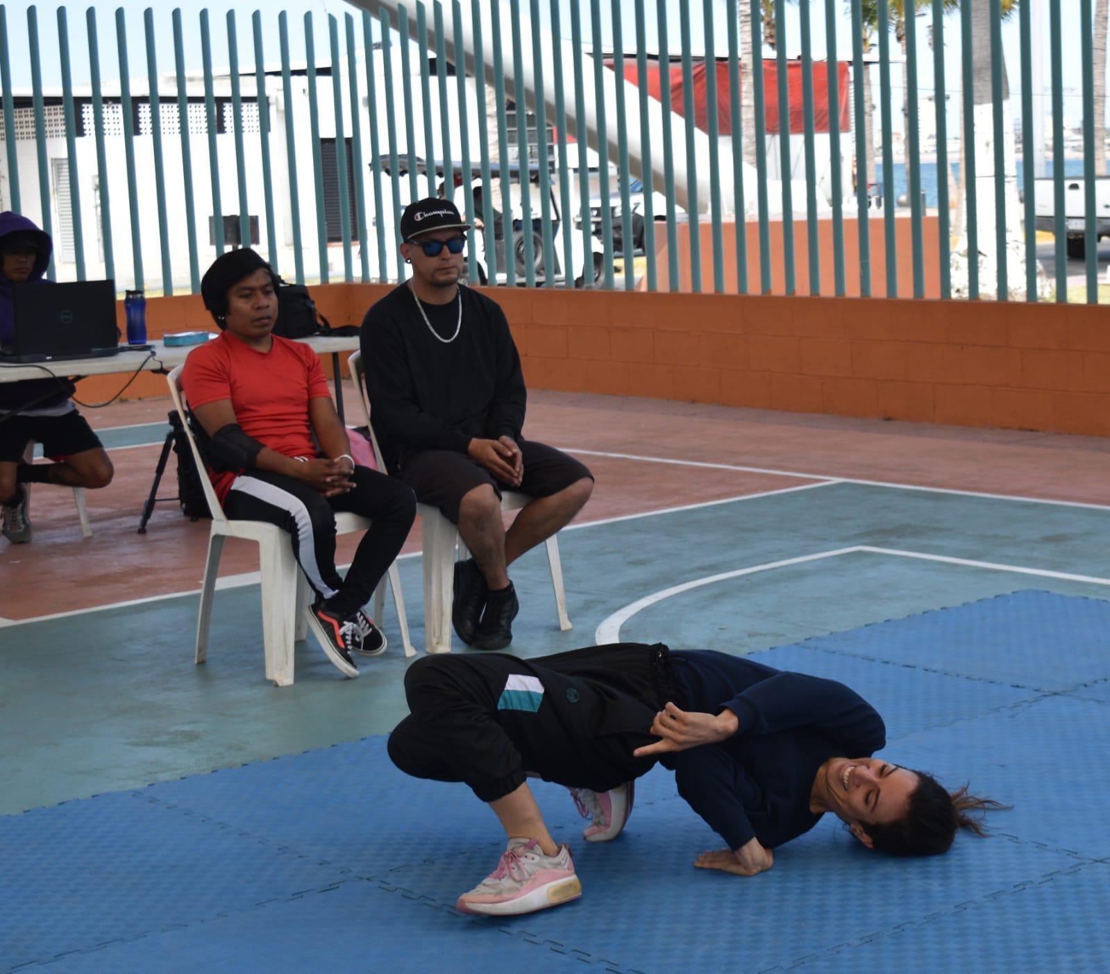 $!B-Boys y B-Girls arman batallas de breaking, en la cancha del Parque Martiniano Carvajal