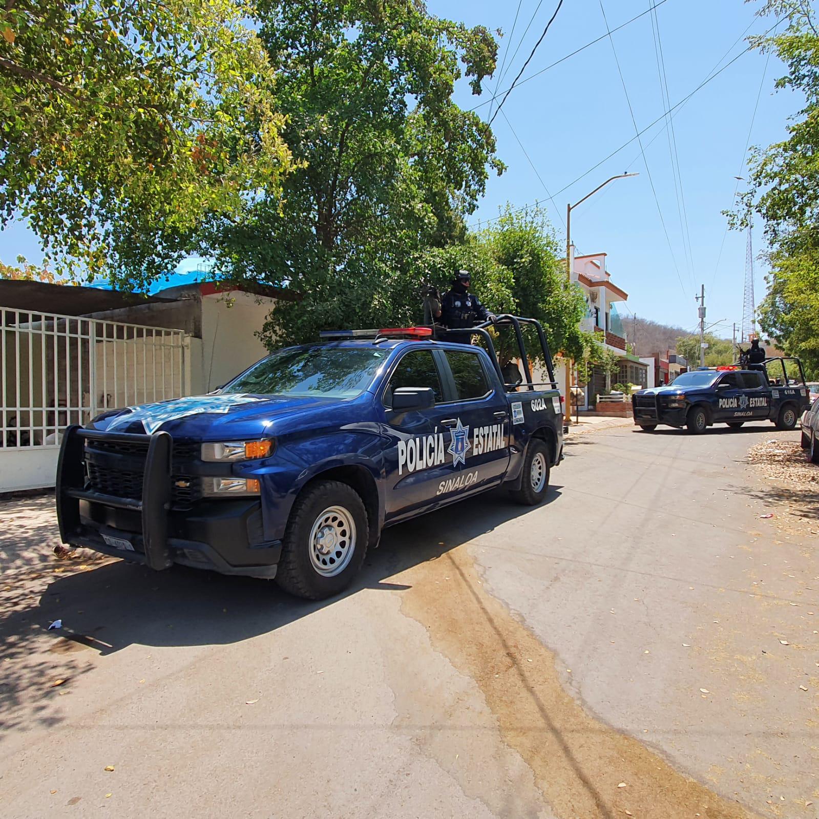 $!Hombres armados escapan de policías en Culiacán; pasan por enfrente de un jardín de niños