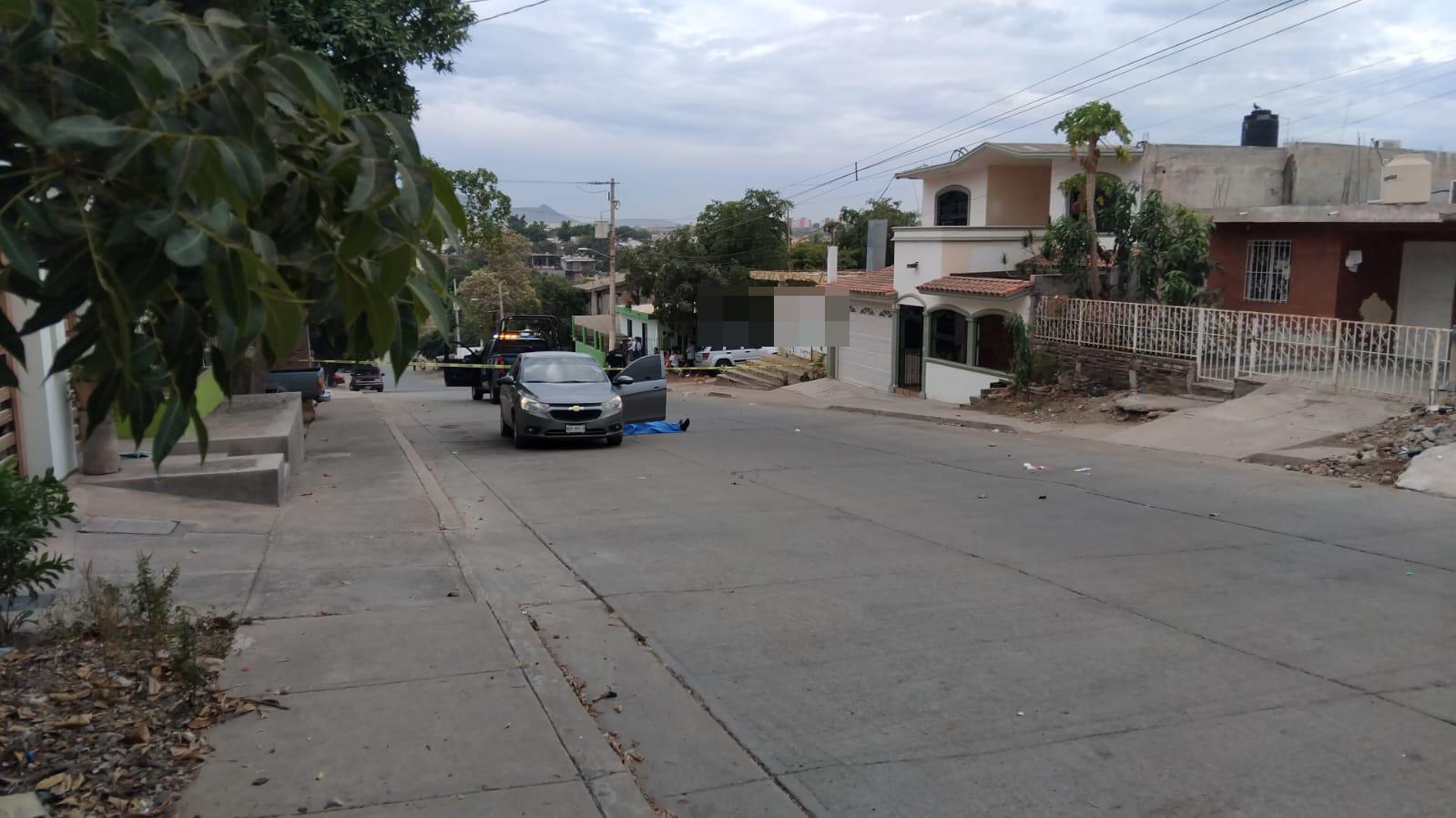 $!Asesinan a balazos a conductor en la colonia Independencia, en Culiacán