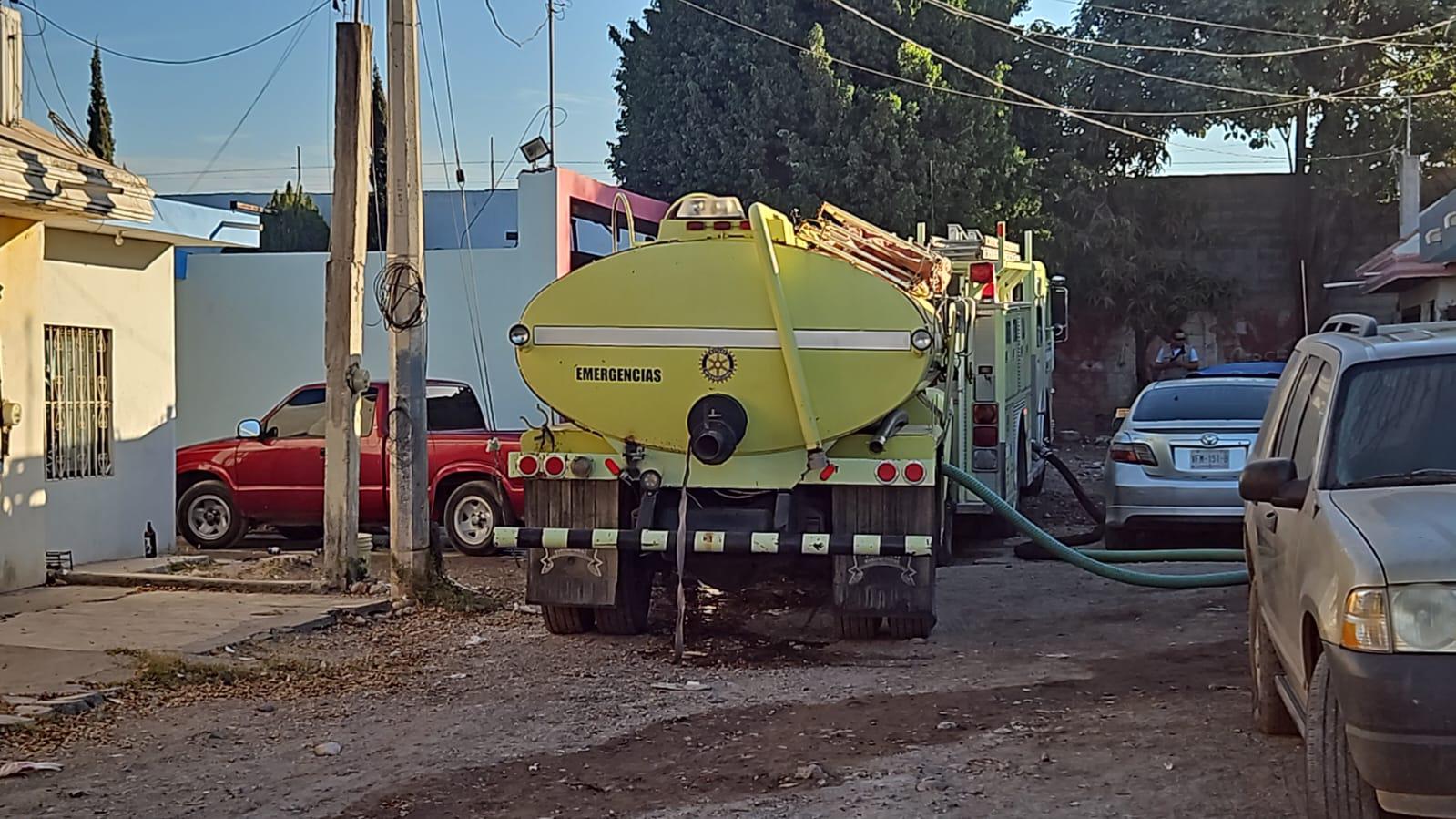 $!Incendian almacén de vehículos en la colonia Miguel de la Madrid, en Culiacán