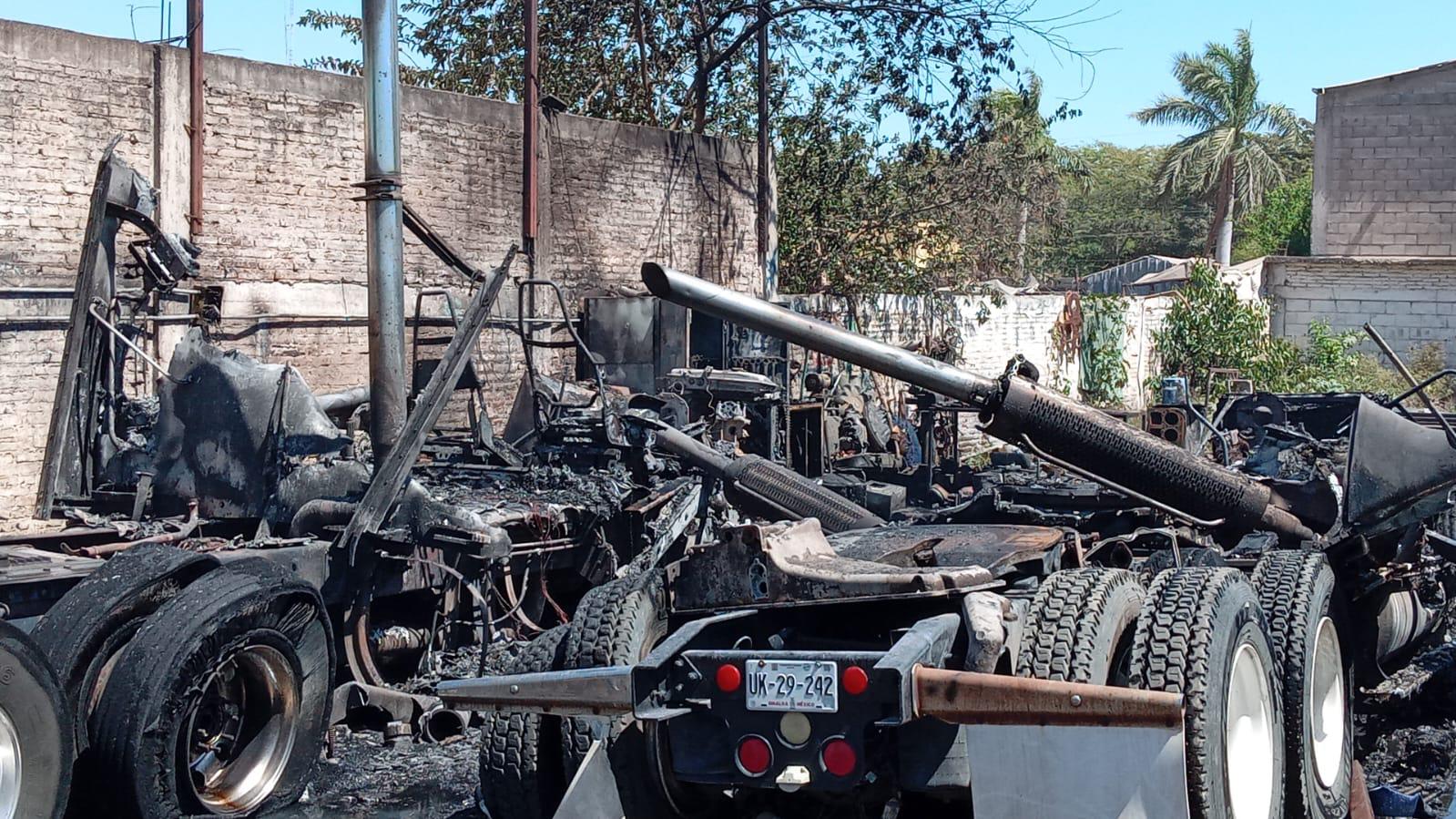 $!Salieron a comer y un incendio arrasó con taller mecánico en Aguaruto