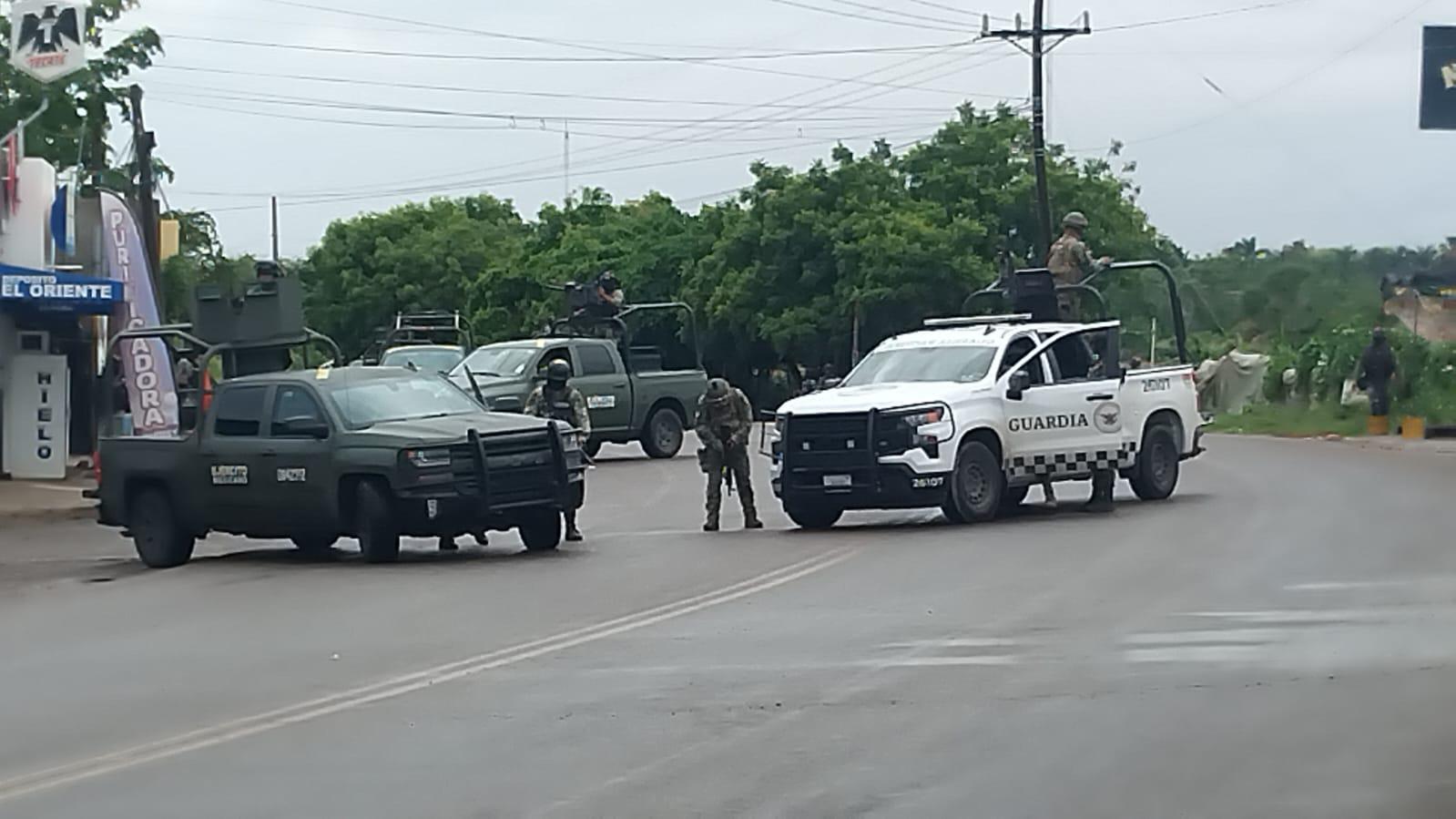 $!Enfrentamiento armado termina con camioneta descarrilada en Bellavista, Culiacán