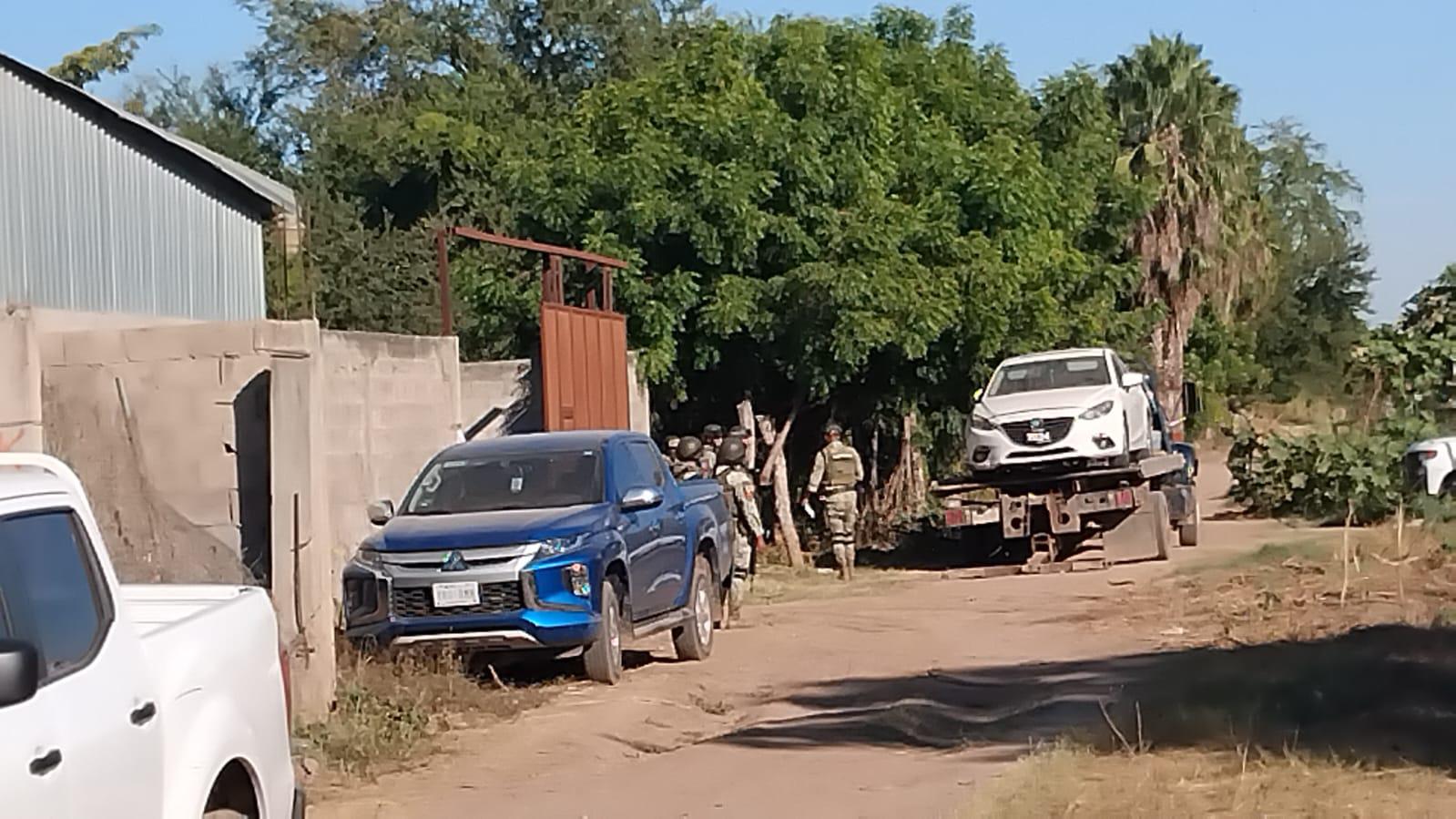 $!Aseguran dos vehículos en campestre en fraccionamiento Valle Alto, en Culiacán