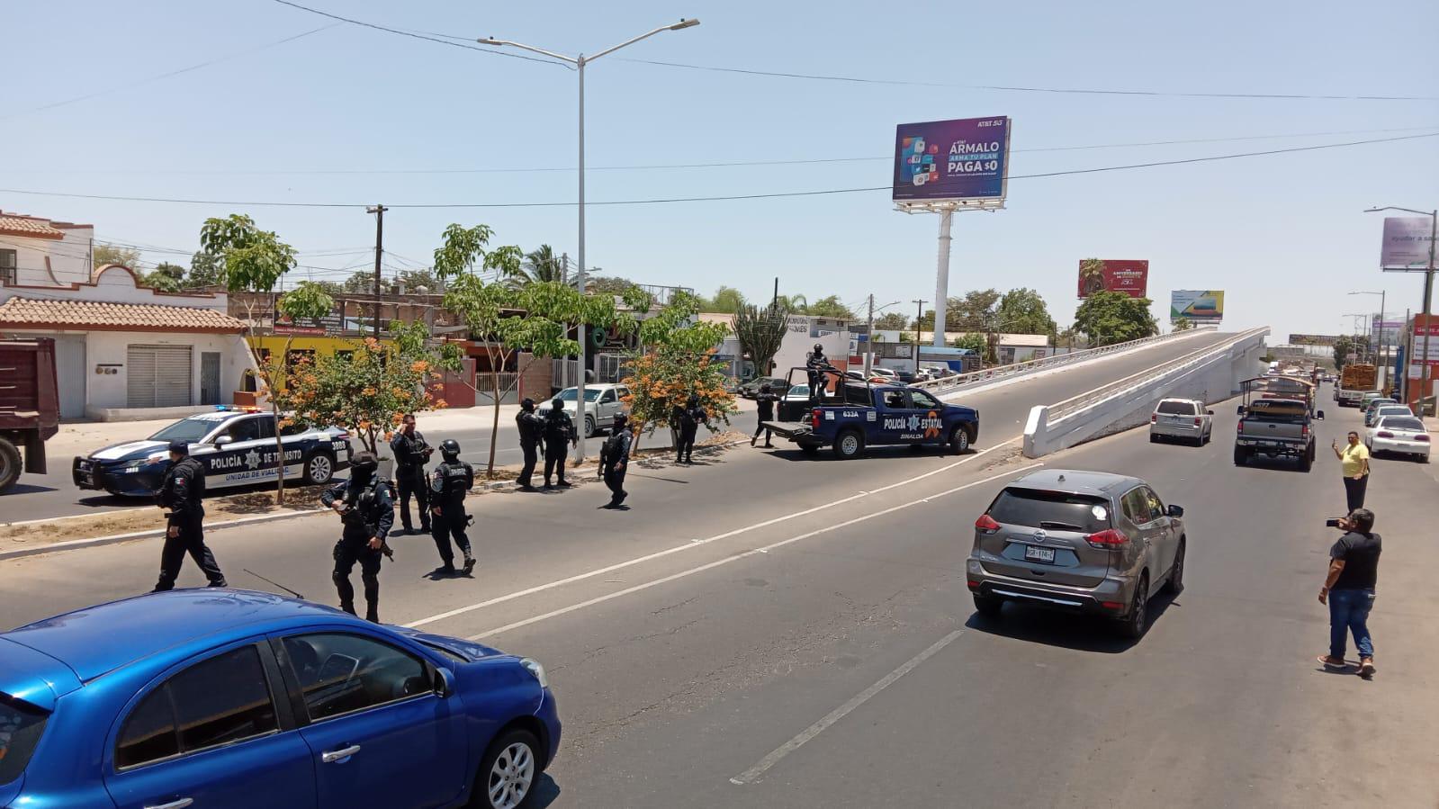 $!Mantienen policías bloqueos en la ‘Maquío’, Gas Valle y Las Torres en Culiacán, por productores