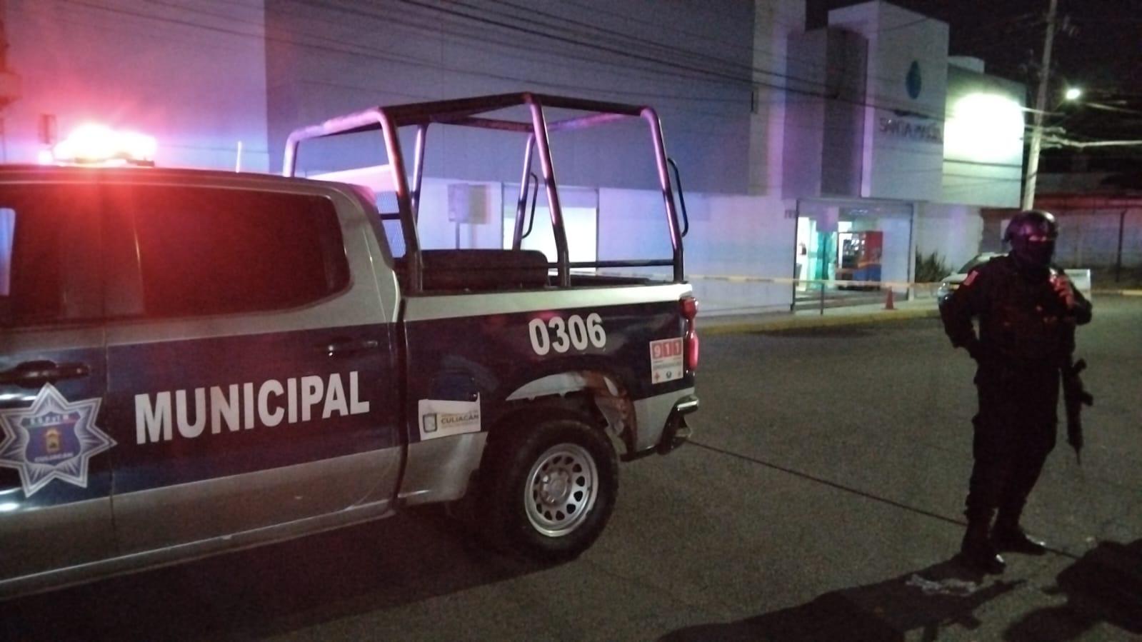 $!Balean a hombre afuera de una clínica particular en el centro de Culiacán