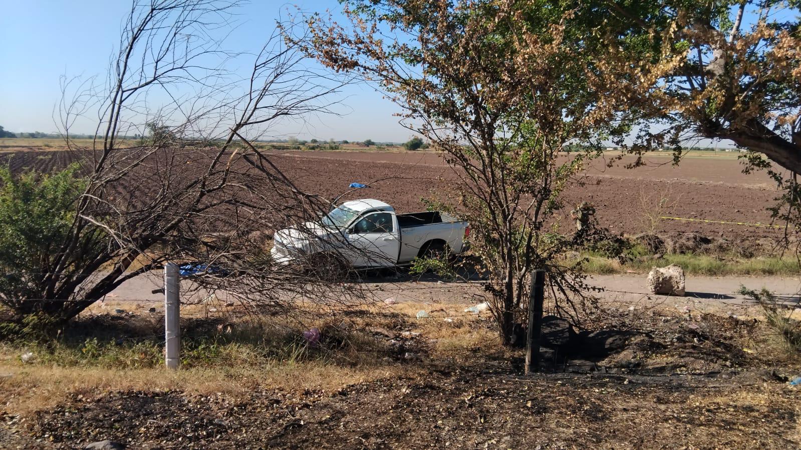 $!Matan a balazos a 2 hombres y una mujer cerca de San Blas, en Navolato