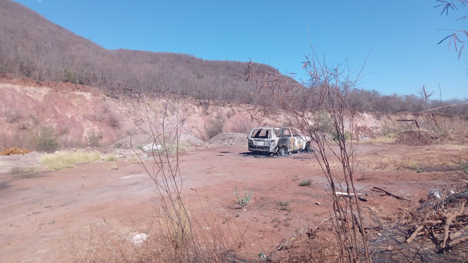 $!Hallan cadáver carbonizado dentro de camioneta en Culiacán