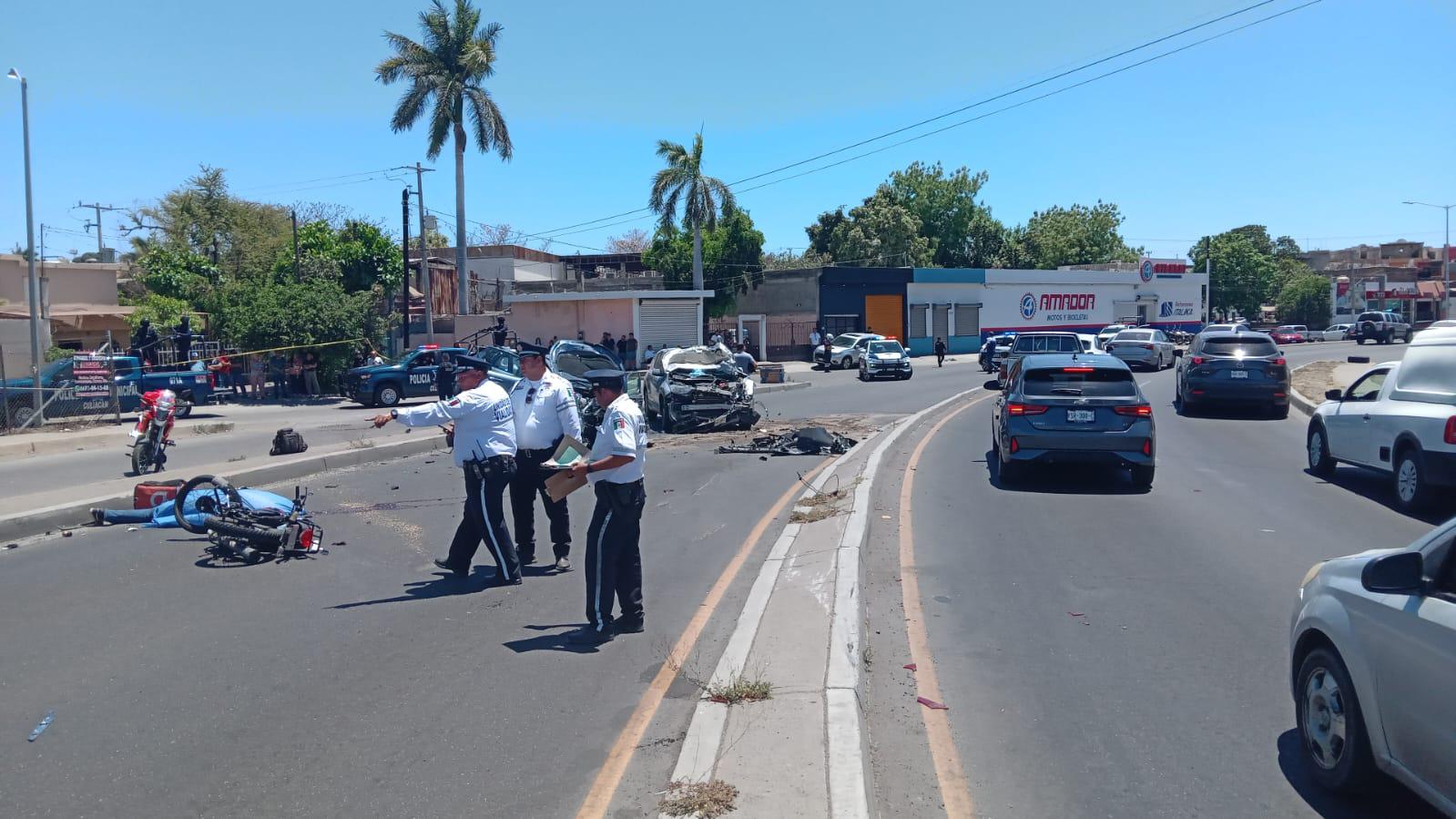 $!Se brinca carril por alta velocidad y embiste tres vehículos: mata a motociclista