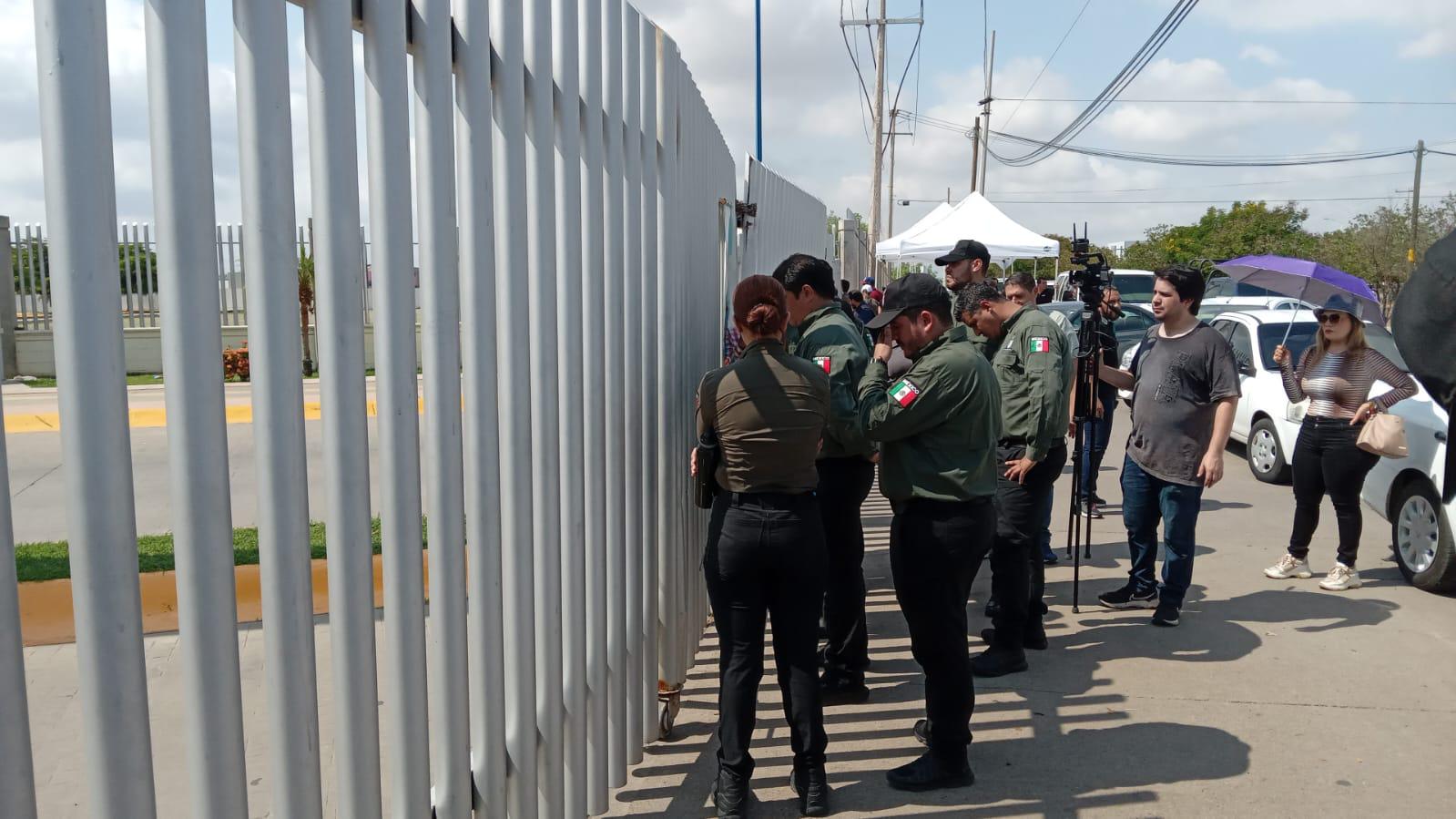 $!Agentes de la Fiscalía llegan a la UAS con orden de cateo