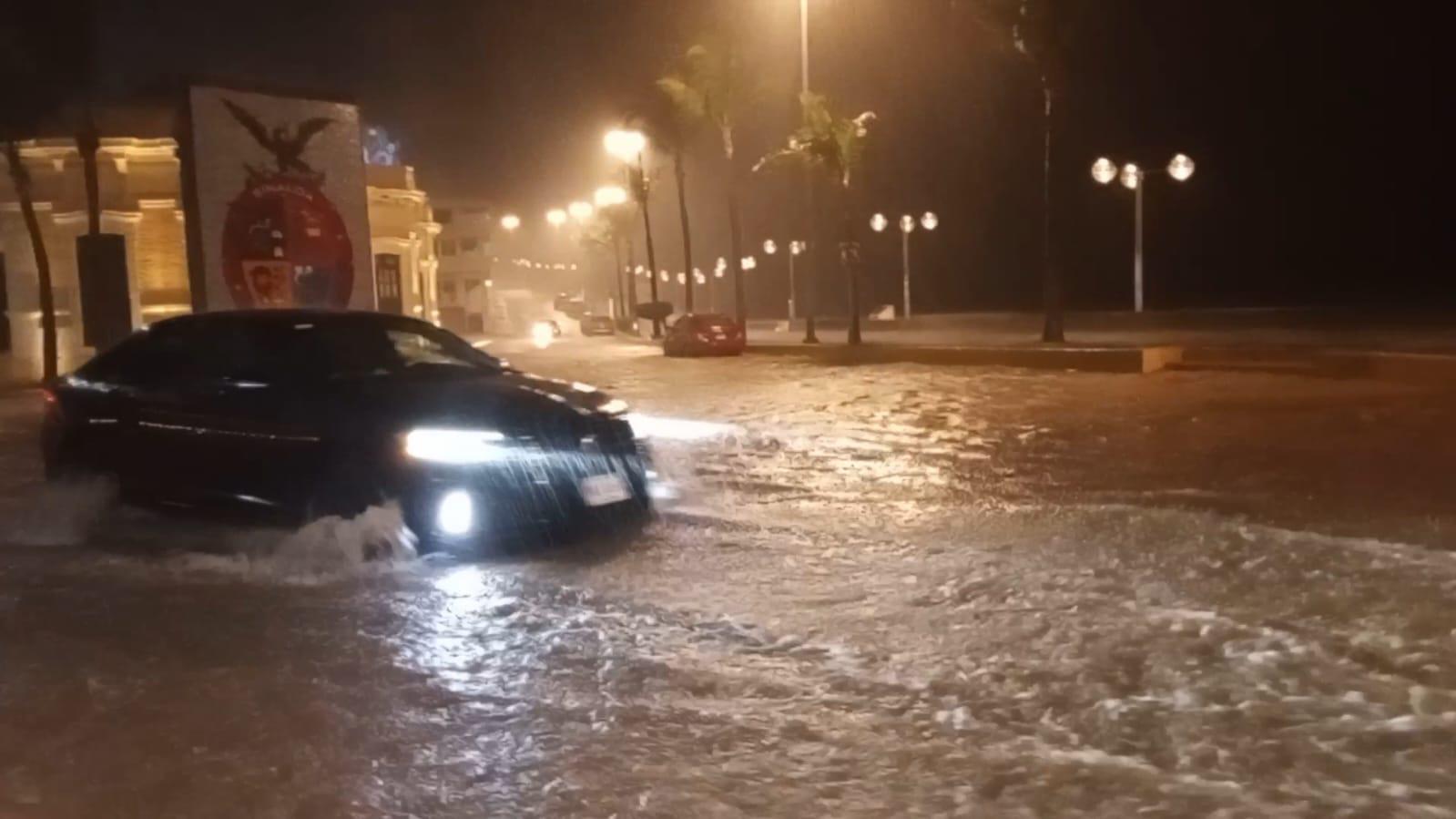 $!Reportan inundaciones y apagones en Mazatlán por intensa lluvia