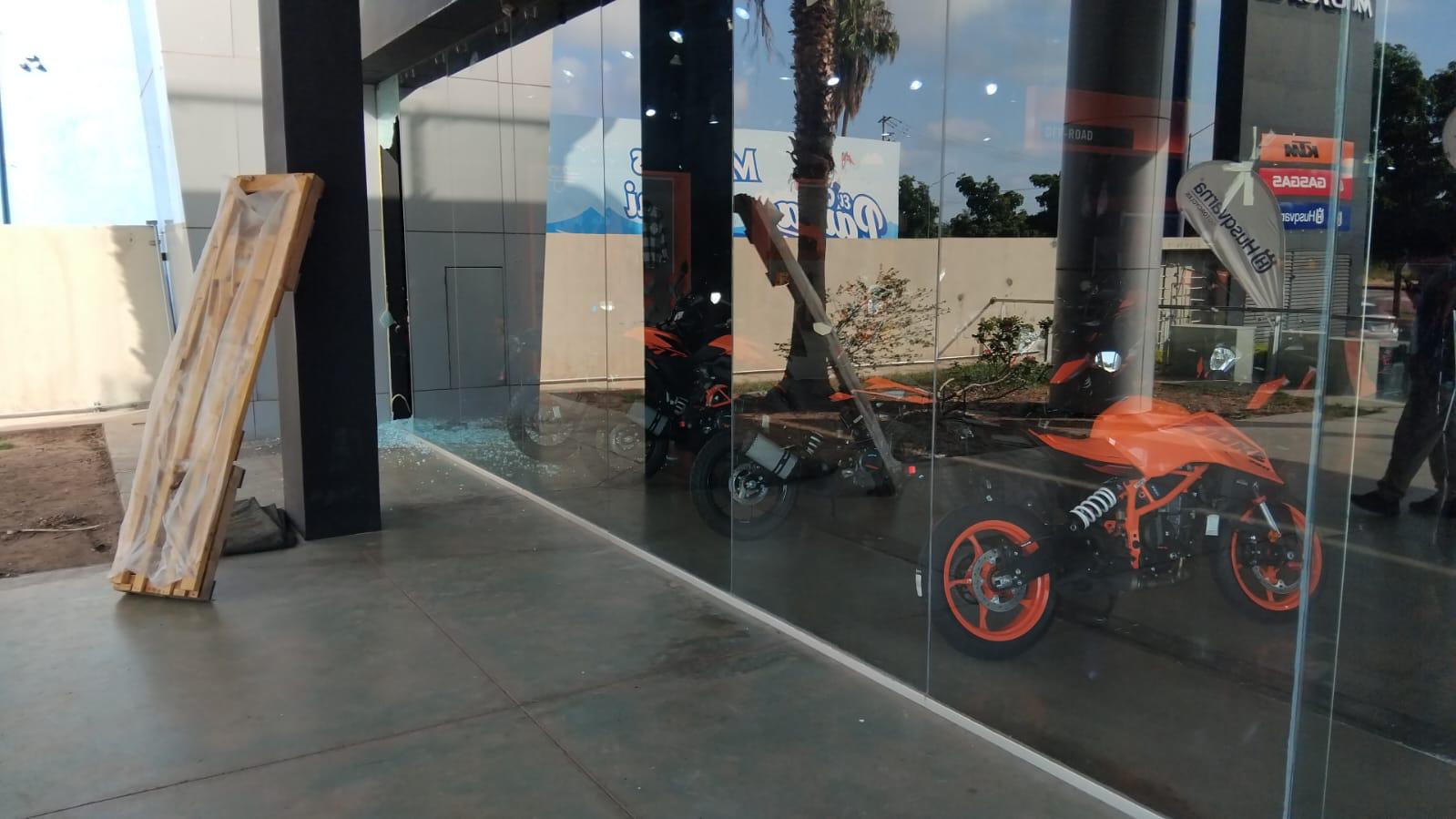 $!Se roban tres motos de un local comercial en Culiacán