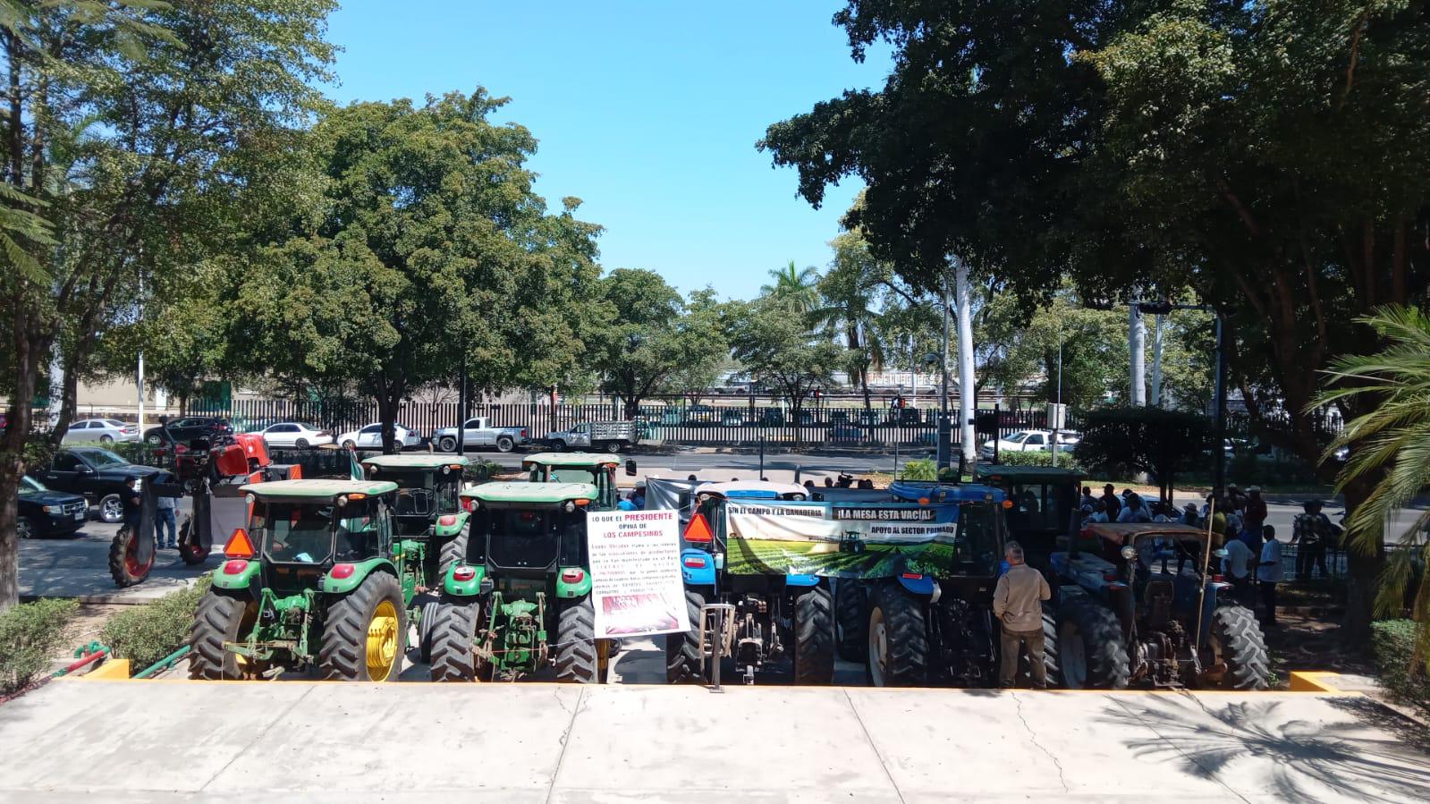 $!Agricultores extienden manifestación: van por casetas de Costa Rica y Cuatro Caminos