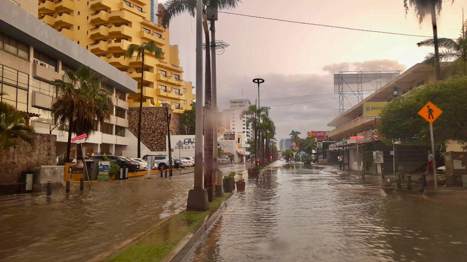 $!Provoca tormenta en Mazatlán inundaciones; autoridades recorren zonas afectadas