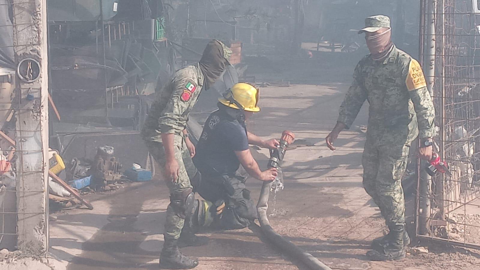 $!Continúan controlando incendio en Culiacán; abren parte de la circulación