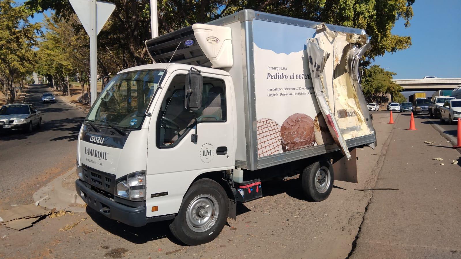 $!Choque tipo carambola afecta a ocho vehículos en La Costerita