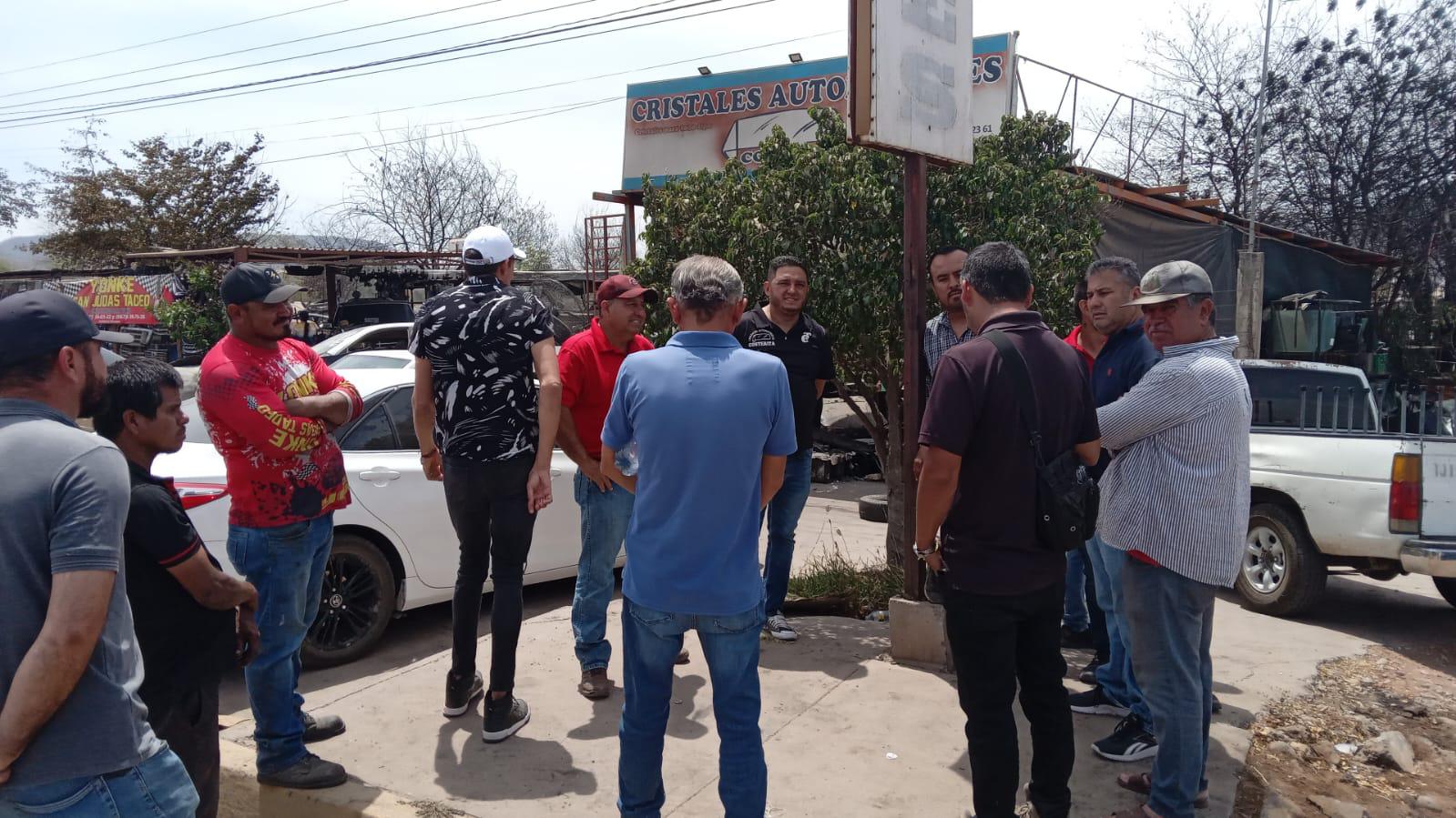 $!Propietarios de yonkes hacen recuento de daños tras incendio registrado al sur de Culiacán