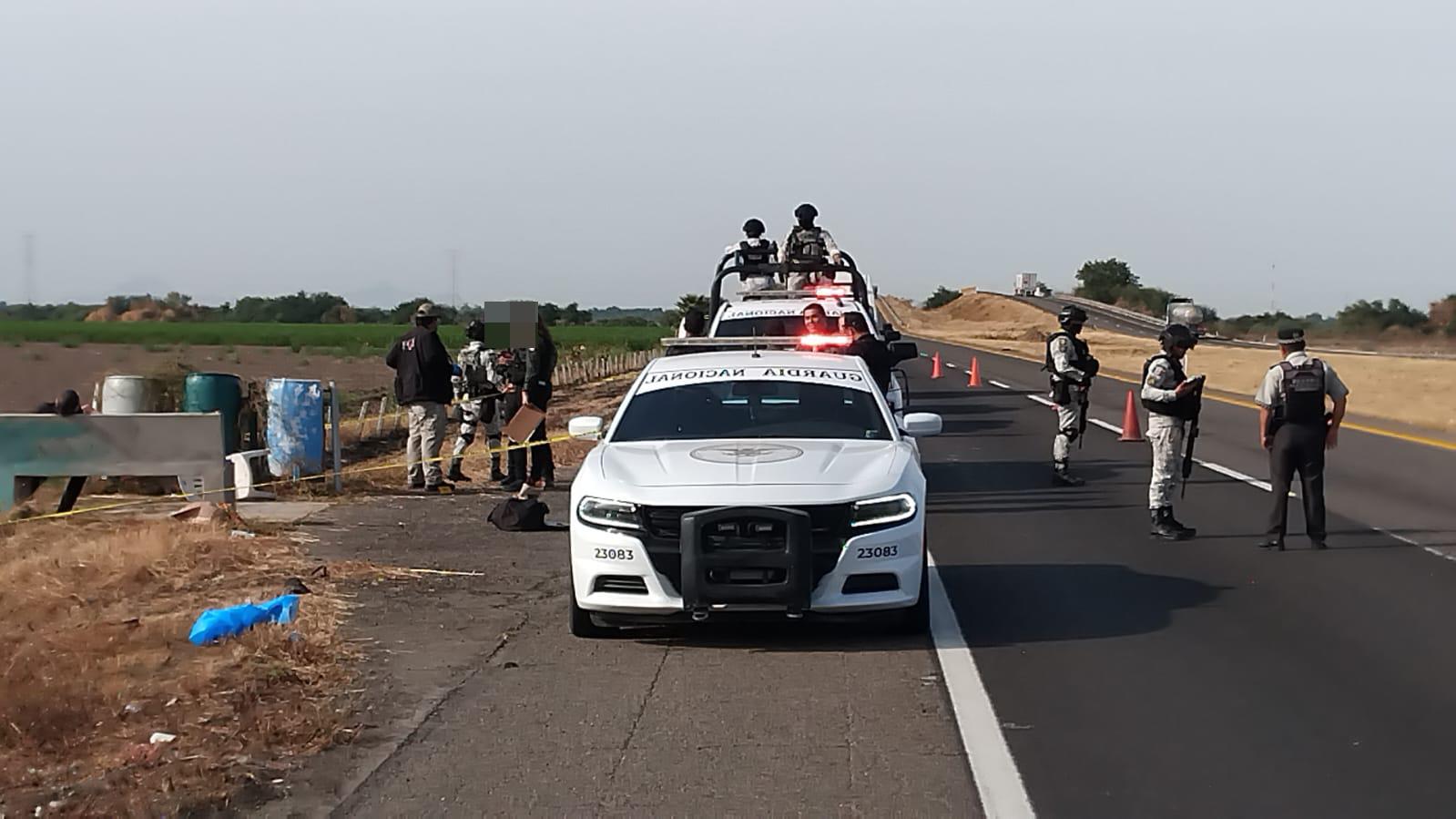 $!¡Lo dejaron sentado sobre una banca!; hallan a asesinado por la autopista Culiacán-Mazatlán