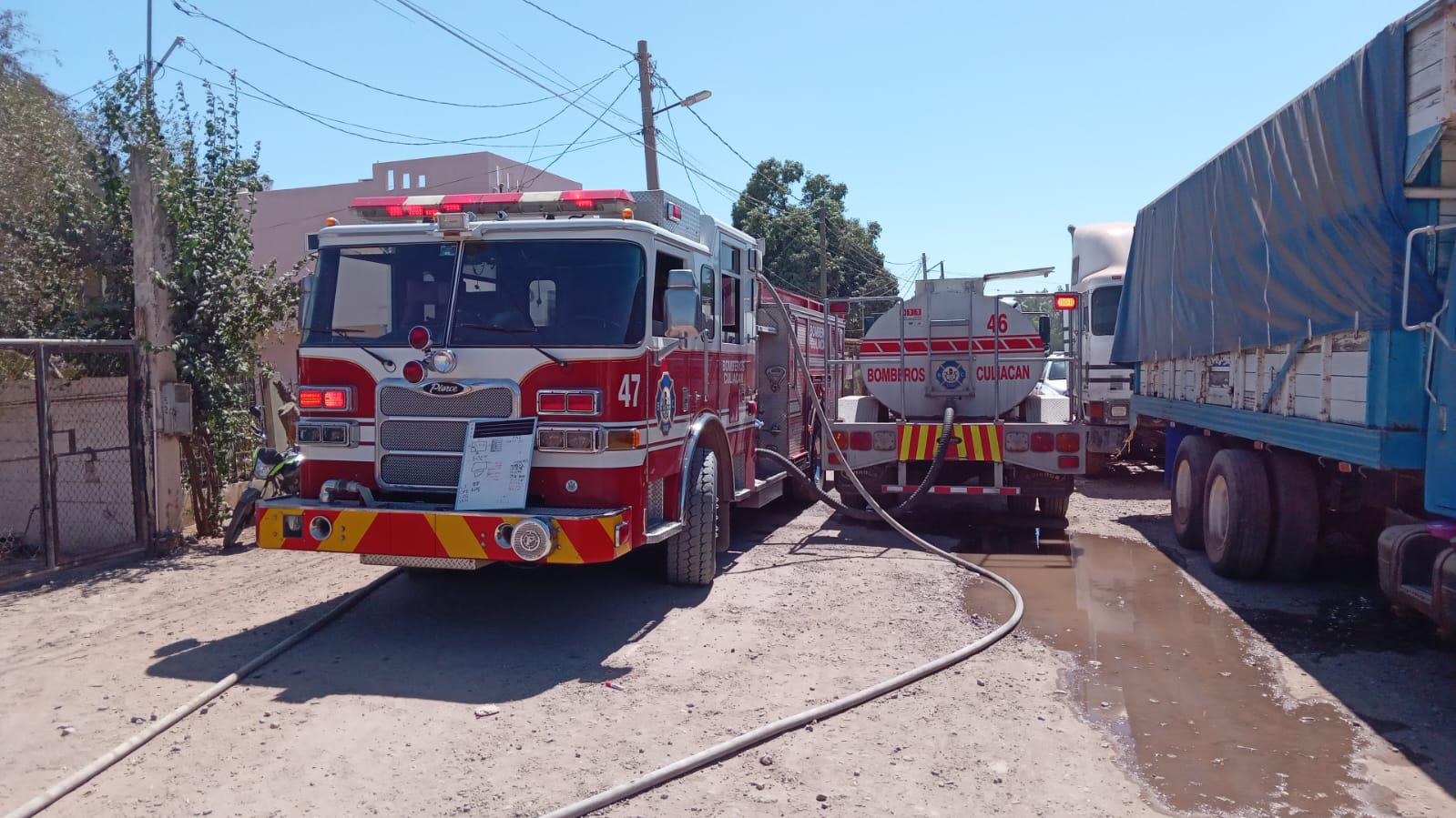 $!Salieron a comer y un incendio arrasó con taller mecánico en Aguaruto