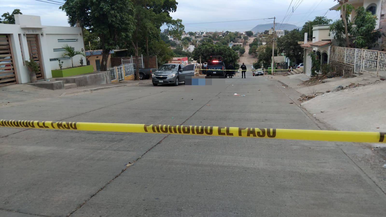 $!Asesinan a balazos a conductor en la colonia Independencia, en Culiacán