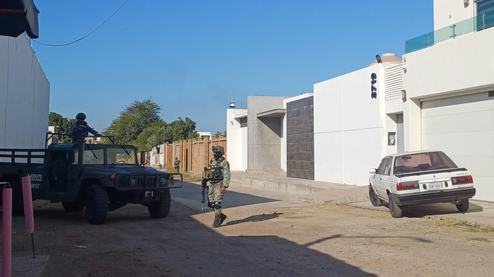 $!Fuerzas federales realizan un operativo en la colonia Valle Alto, al norte de Culiacán