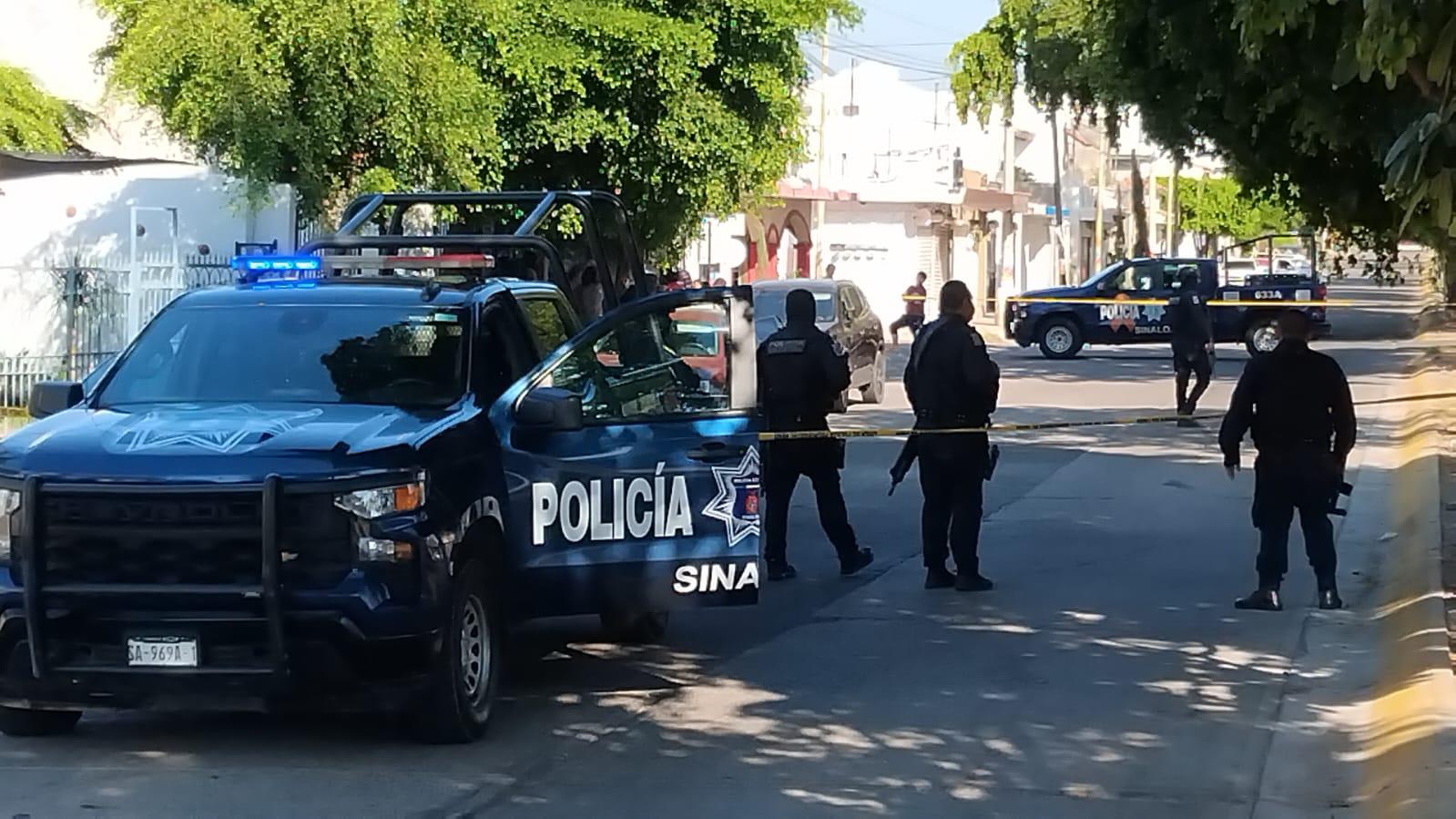 $!Asesinan a balazos a un hombre mientras subía a un vehículo en Pradera Dorada, Culiacán