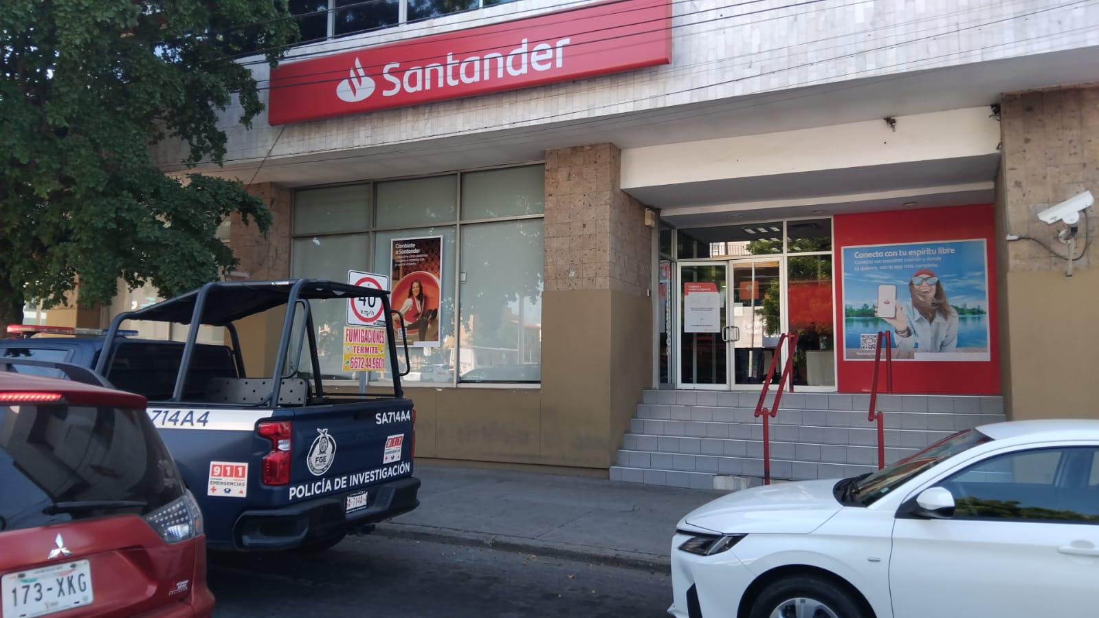 $!Civil se lleva 20 mil pesos en robo de banco en Culiacán; amenazó con quemar el lugar