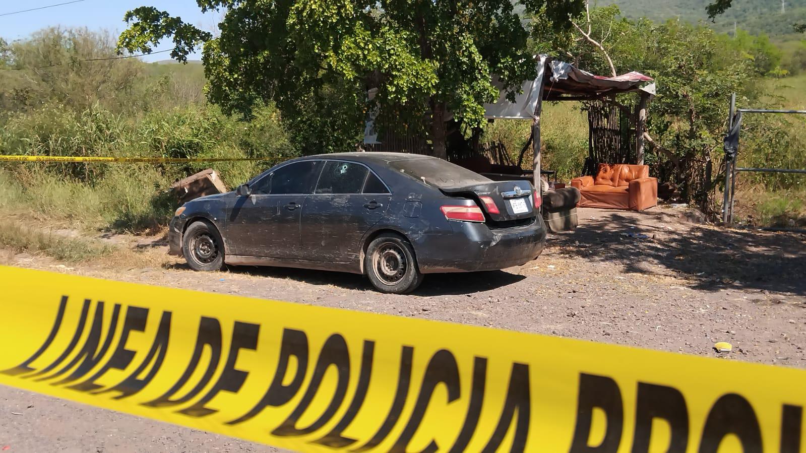 $!Encuentran dos cuerpos sin vida en la cajuela de carro baleado en Culiacán