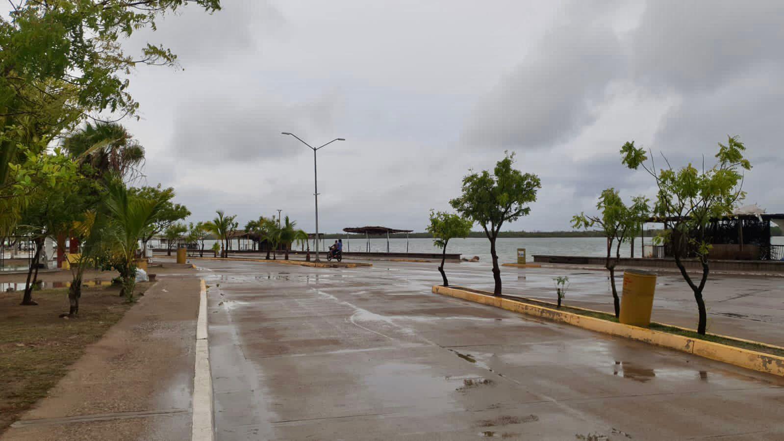 $!Suspenden actividades en playas de Escuinapa y cierran la navegación en Teacapán