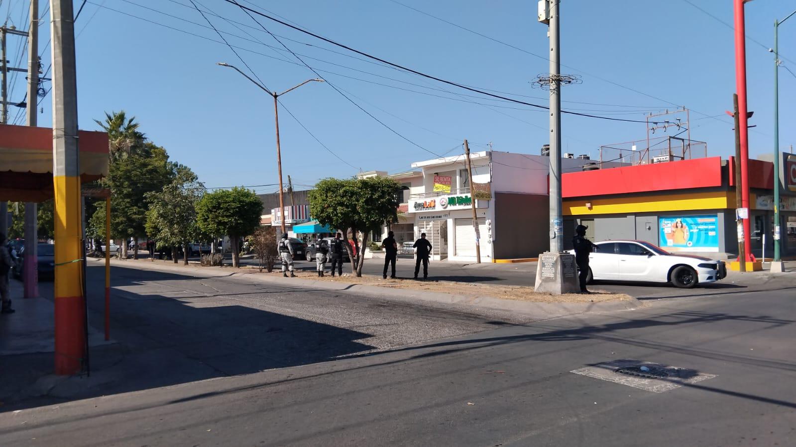 $!Fuerzas federales catean un local de Terranova, en Culiacán