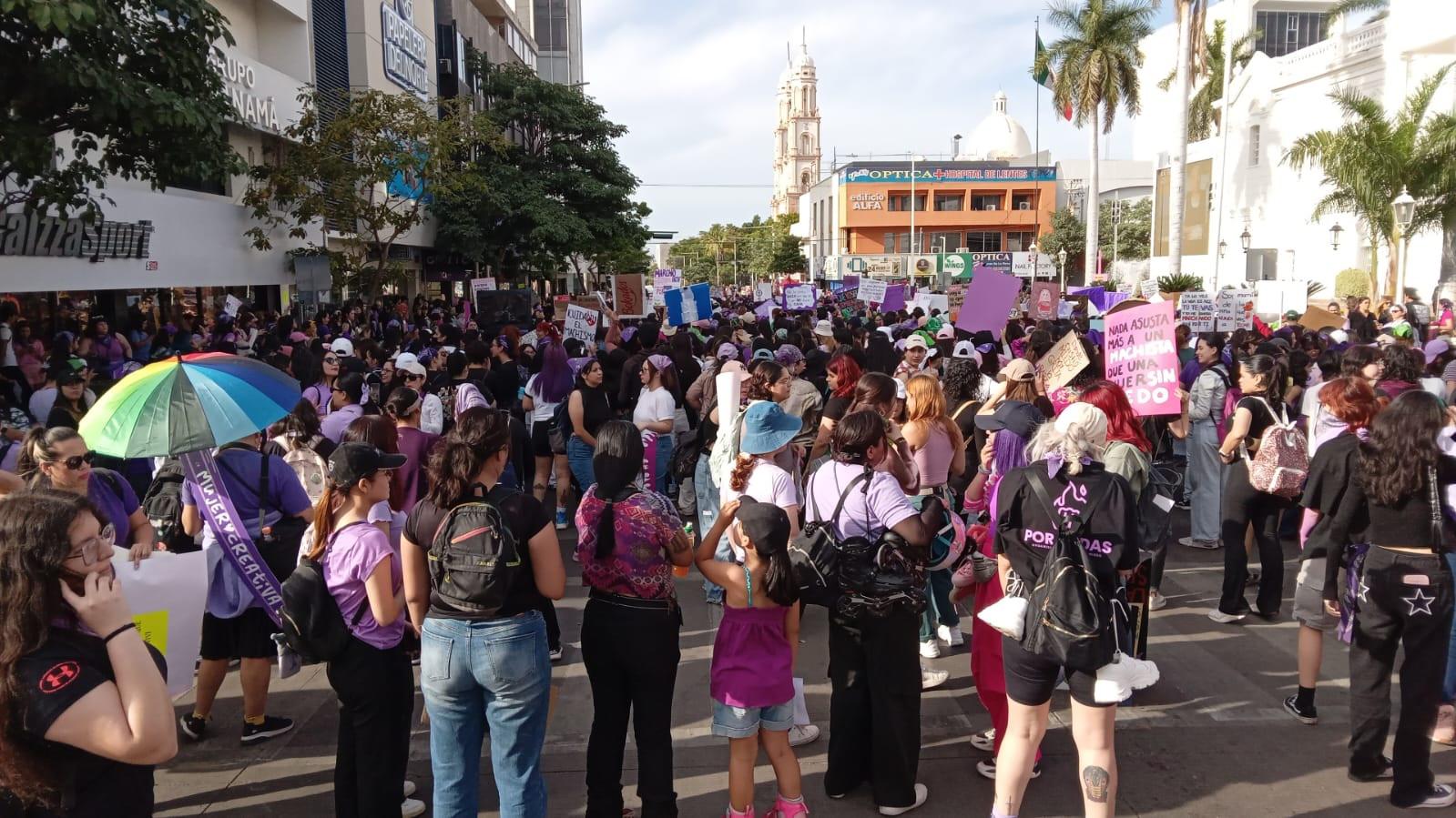 $!Más de 4 mil mujeres marchan por justicia, equidad, y por sus derechos, en Culiacán