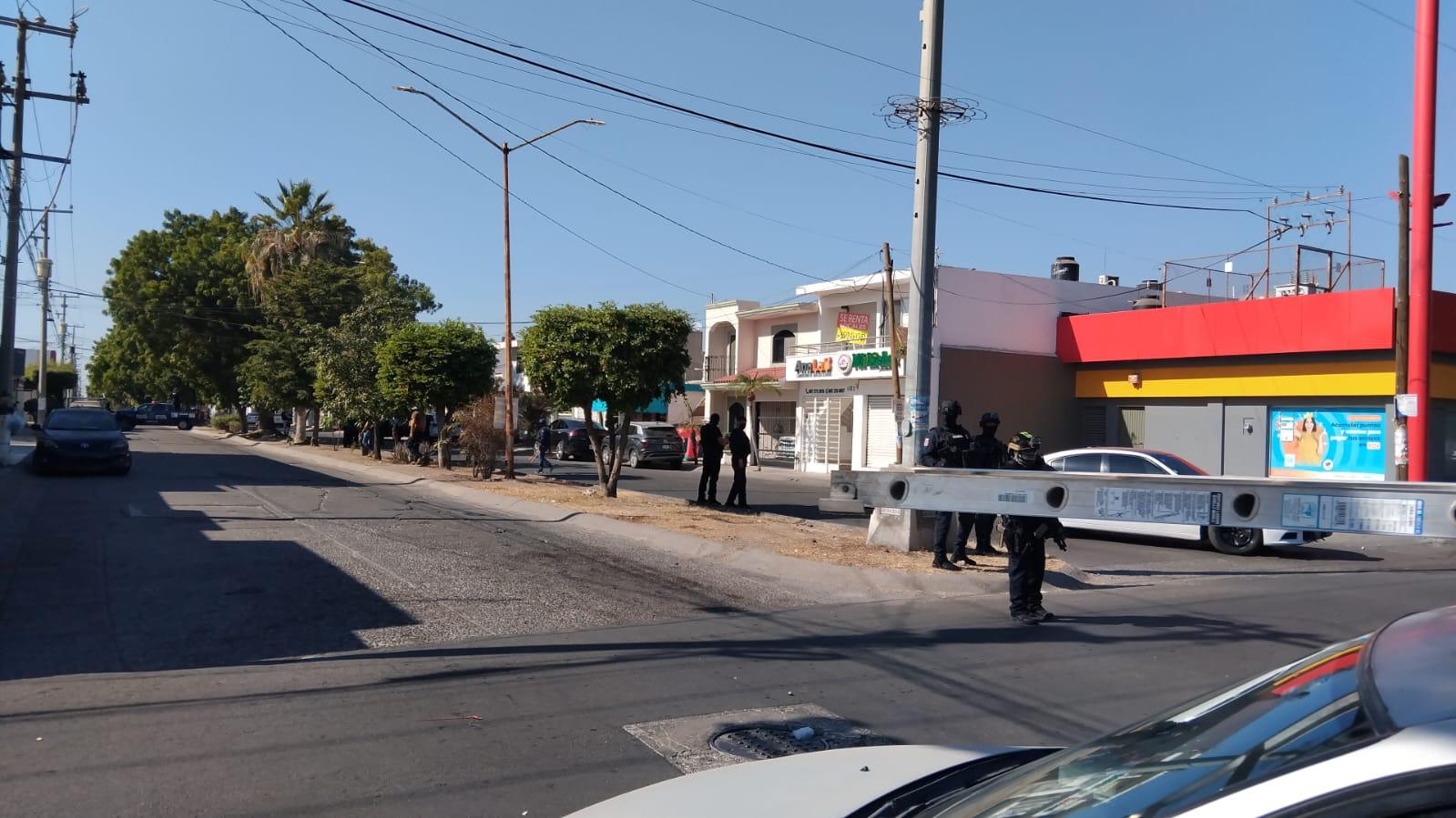 $!Fuerzas federales catean un local de Terranova, en Culiacán