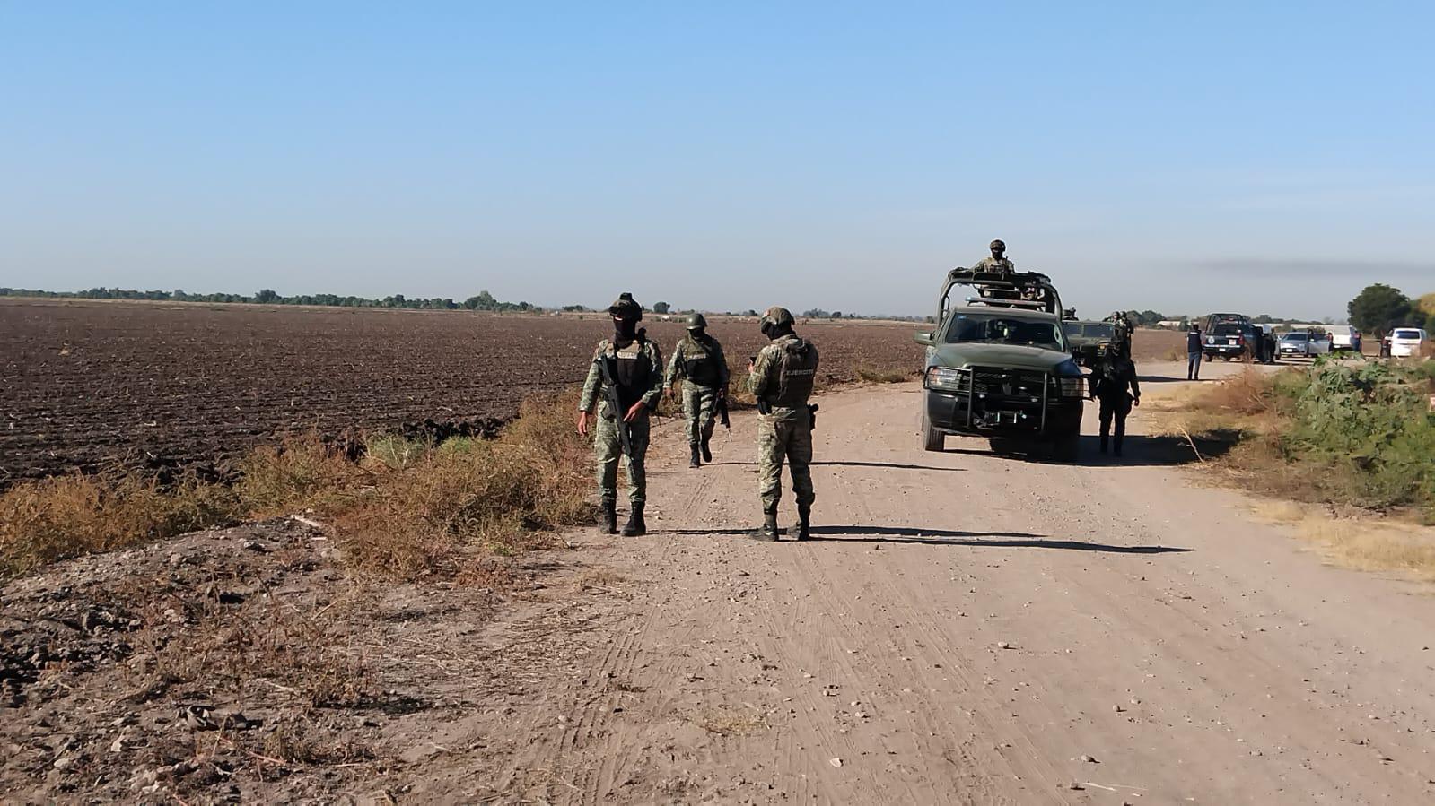 $!Hallan cuerpo de policía a las orillas de canal en Navolato