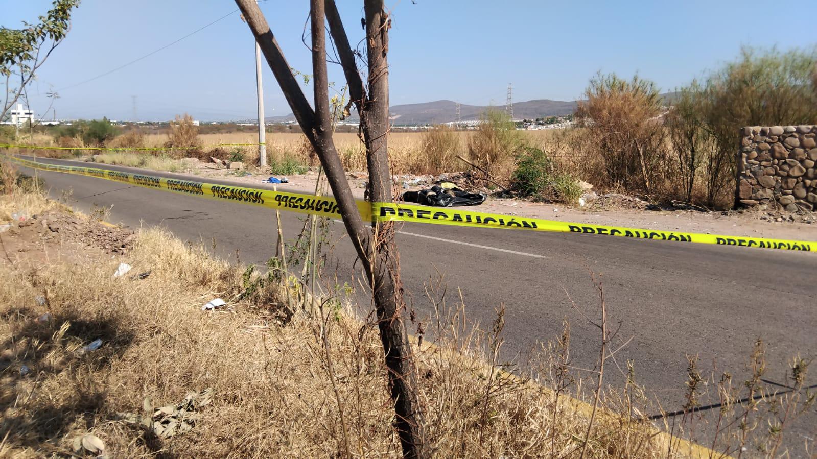 $!Hallan a tres cadáveres embolsados en el ejido Huizache, al sur de Culiacán