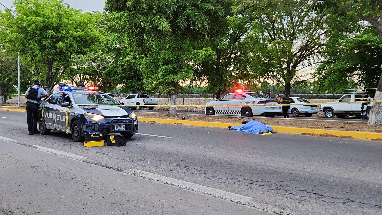 $!Fallece joven tras impacto de una motocicleta contra árbol en la carretera Culiacán-Navolato