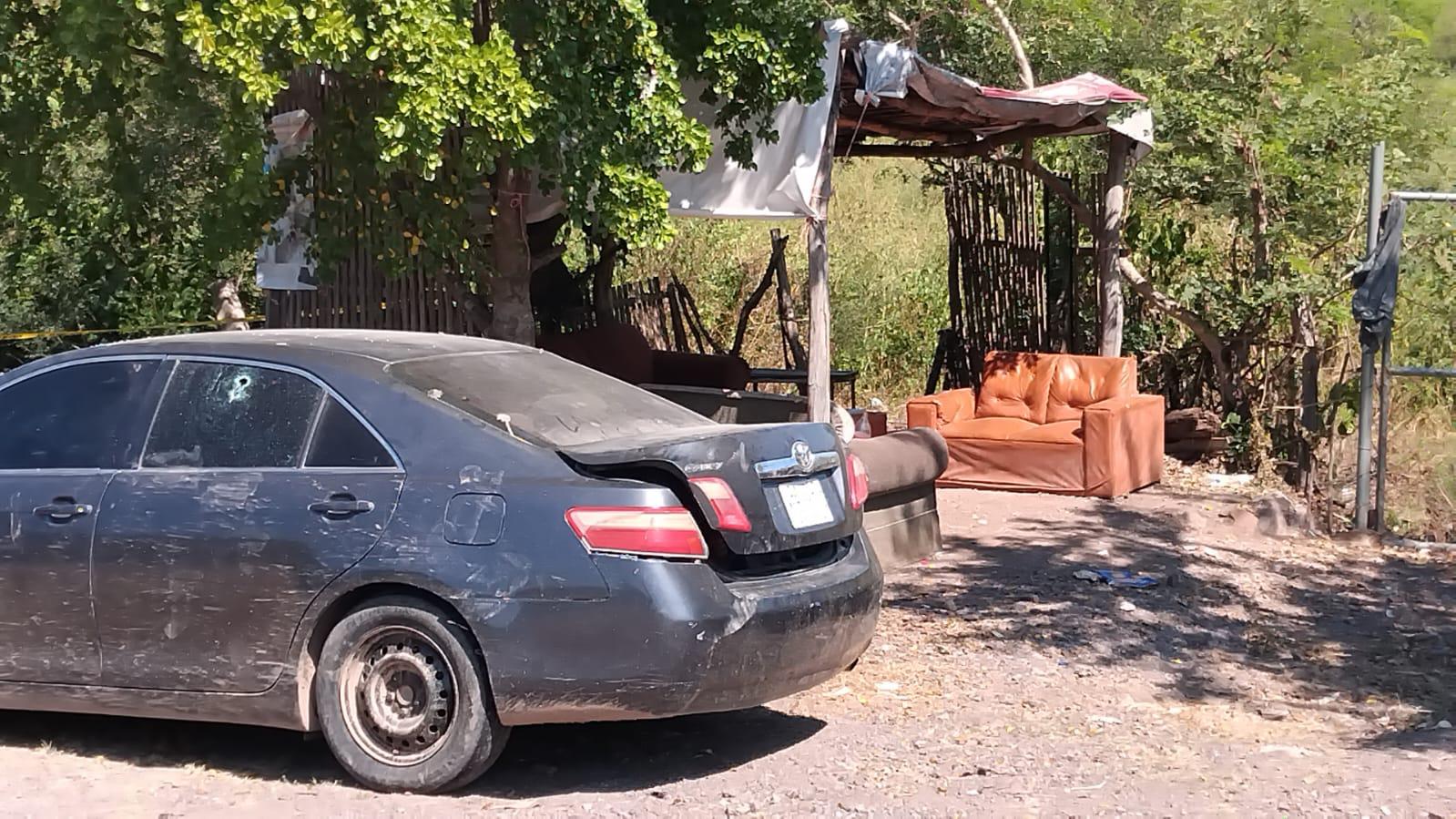 $!Encuentran dos cuerpos sin vida en la cajuela de carro baleado en Culiacán