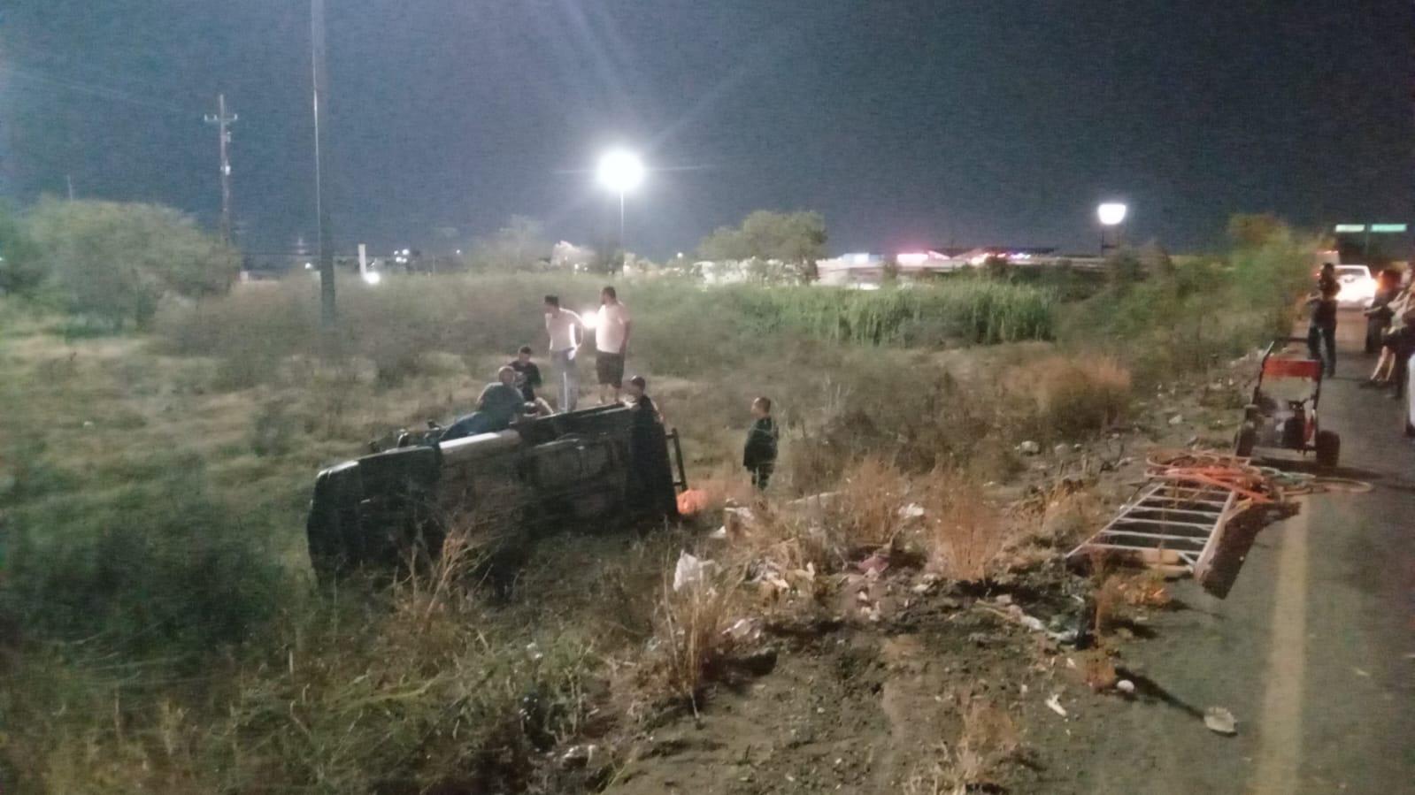 $!Viajaba de El Diez a Culiacán y se volteó en una curva de El Trébol