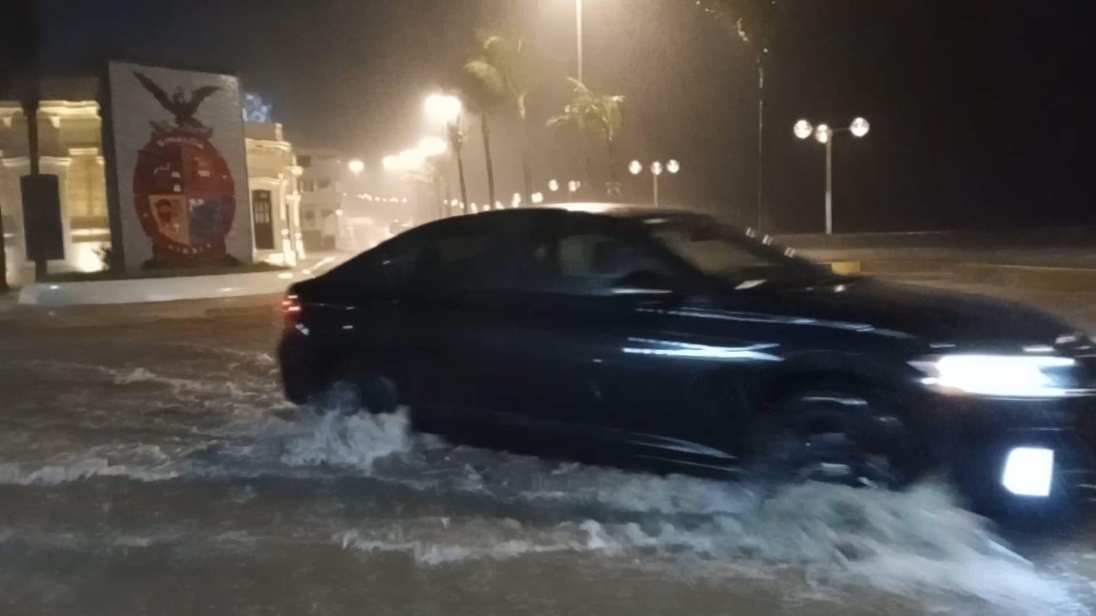 $!Reportan inundaciones y apagones en Mazatlán por intensa lluvia