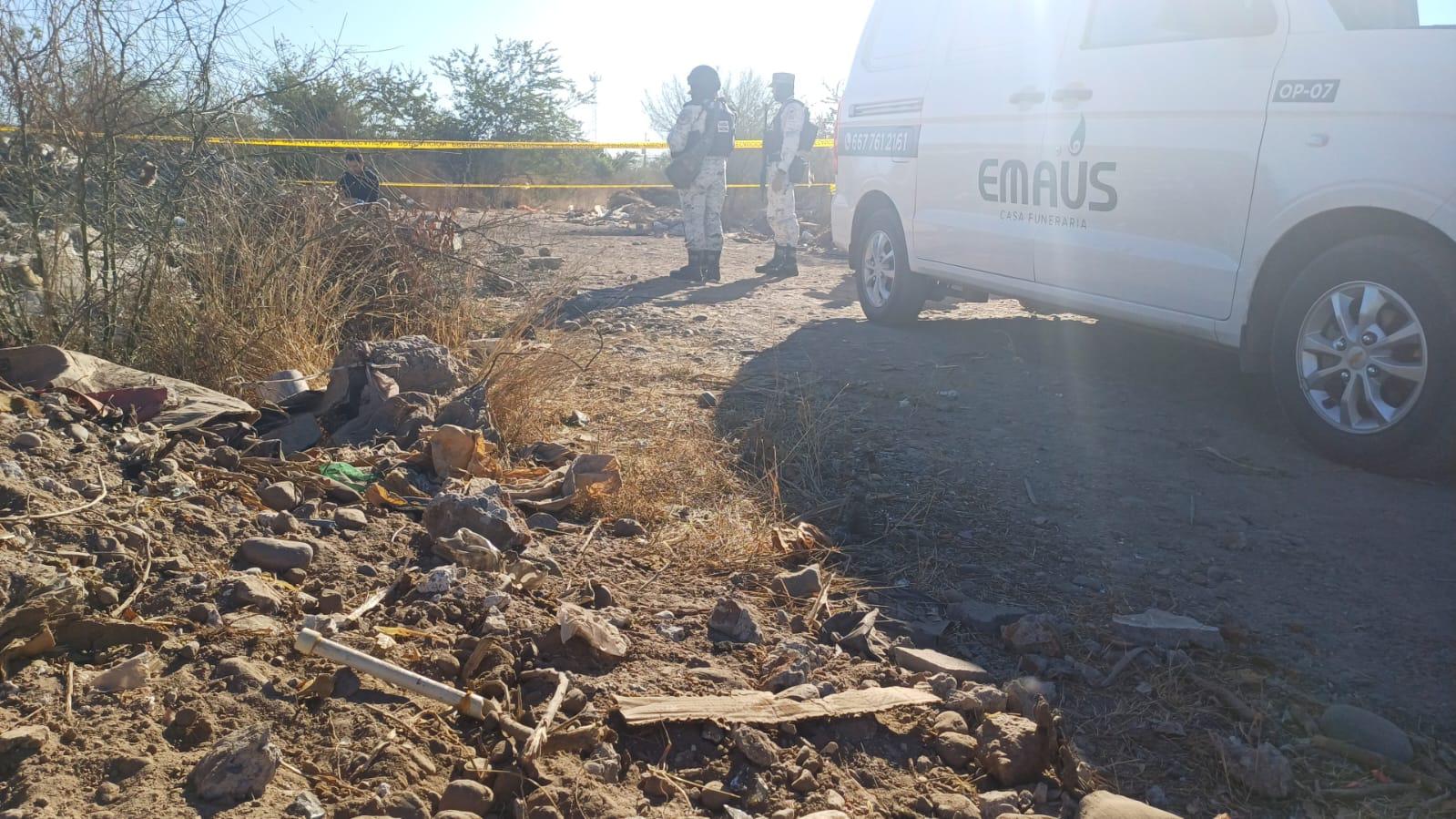 $!Hallan a un hombre asesinado a golpes en un terreno baldío, en Navolato