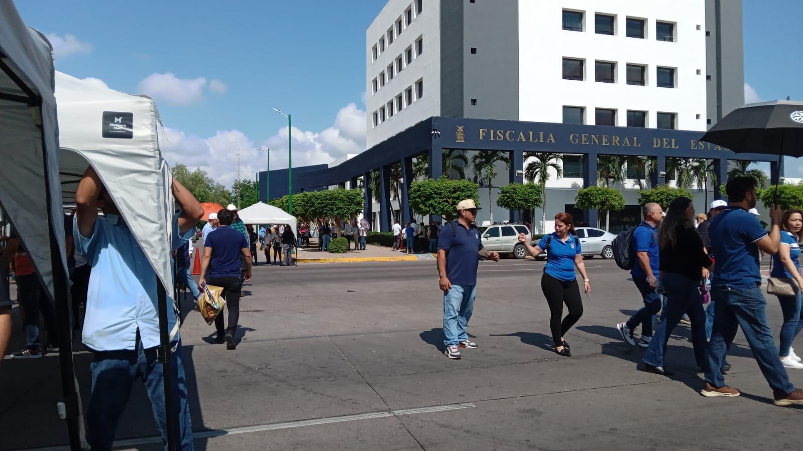 $!Exigen trabajadores de la UAS que no den prisión preventiva al Rector