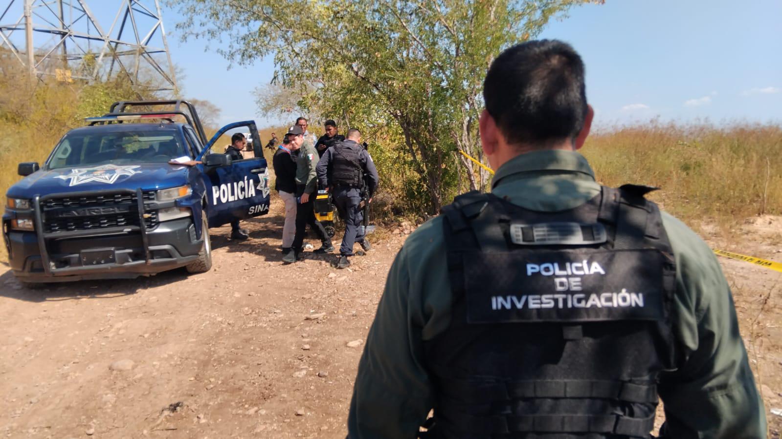 $!Hallan entre zona enmontada un cuerpo en estado descomposición, al norte de Culiacán