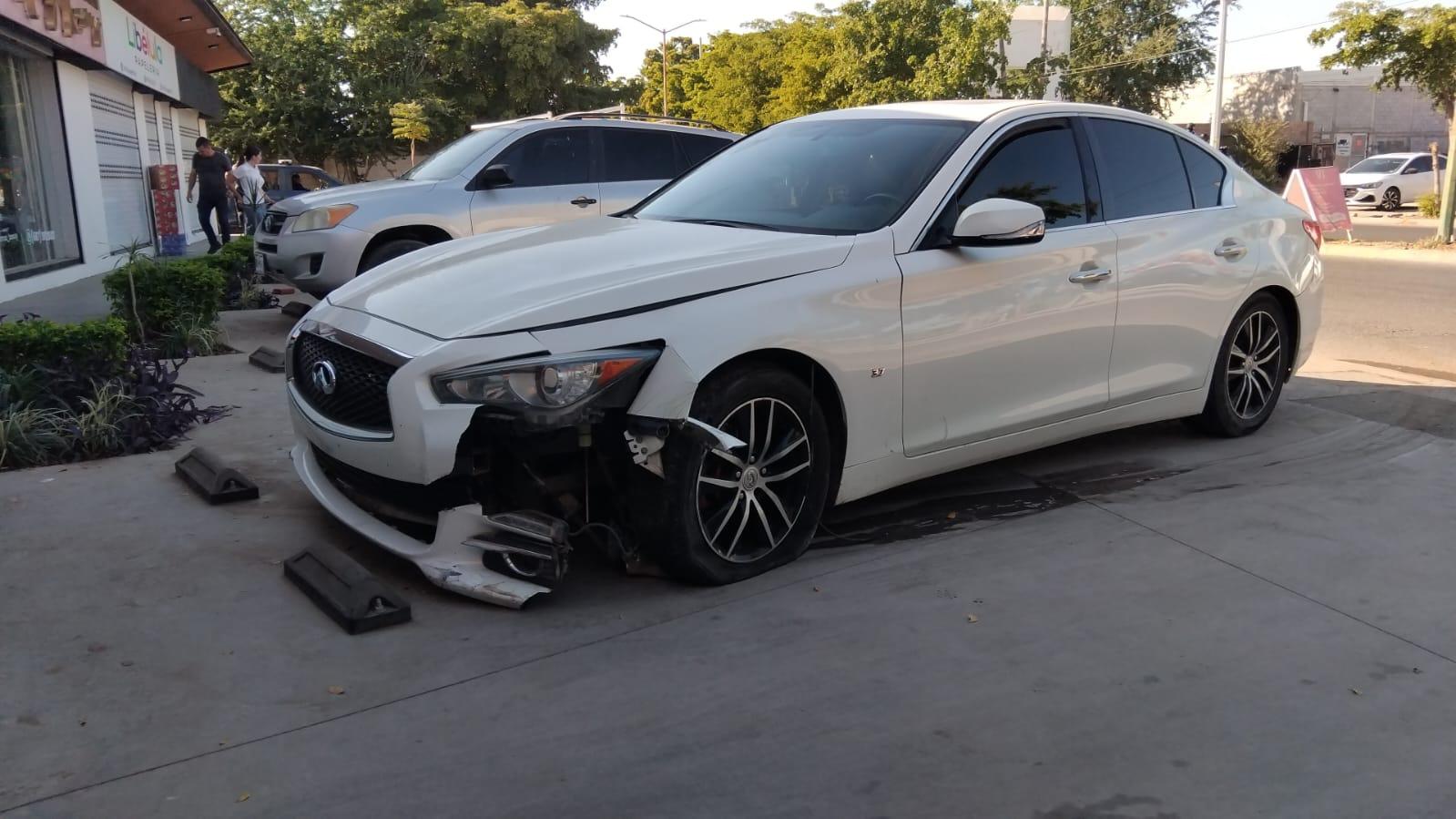 $!Ataque armado contra conductor en Villas del Río, en Culiacán, provoca movilización militar