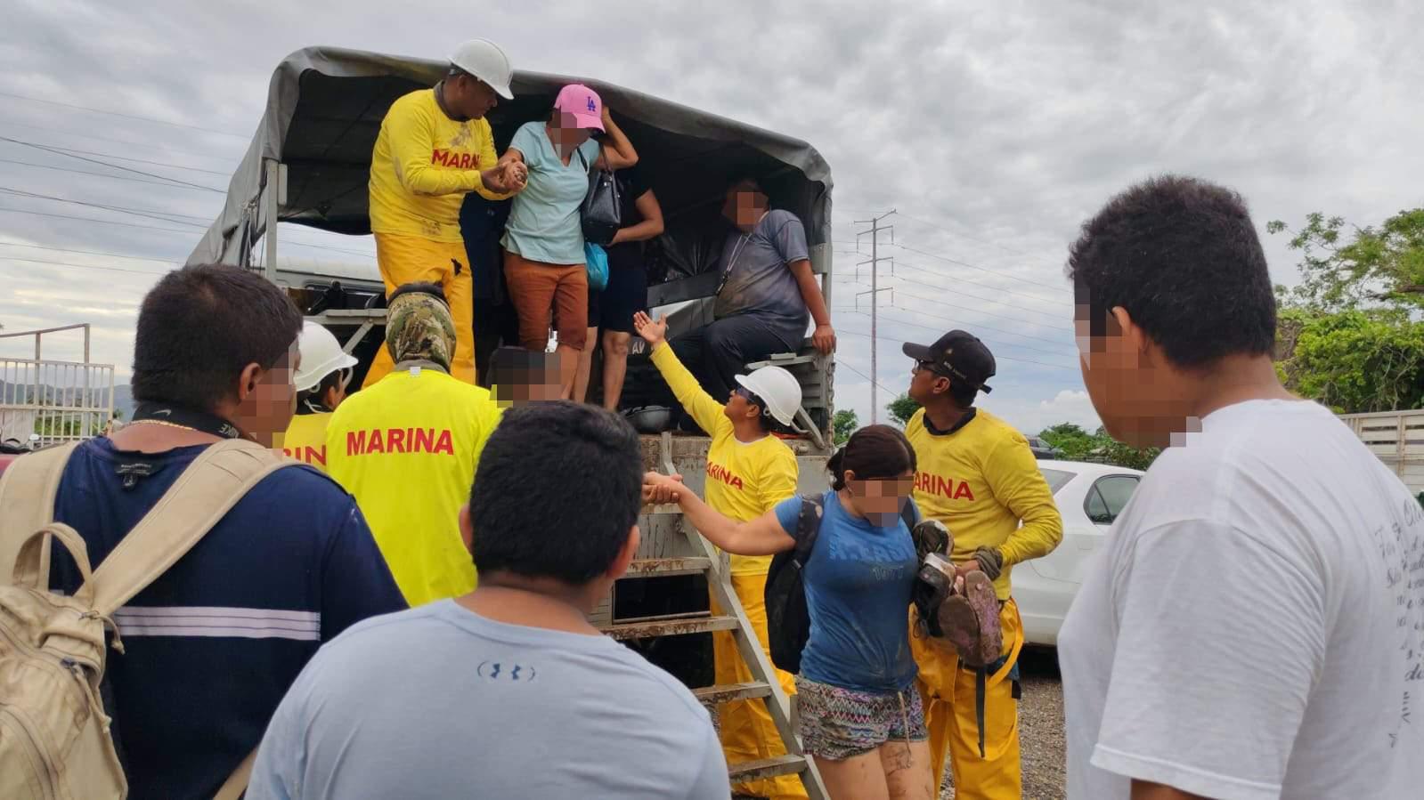 $!Marina suma 32 toneladas de insumos para llevar comida caliente a la población de Acapulco