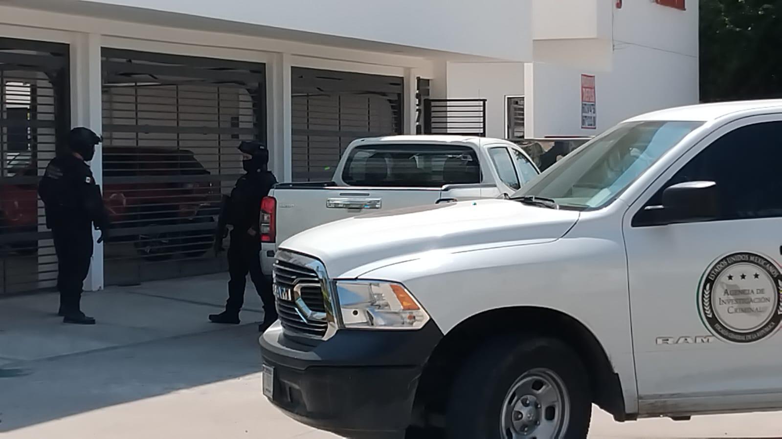 $!Así amaneció el complejo de departamentos en donde fue la balacera del sábado, en Culiacán