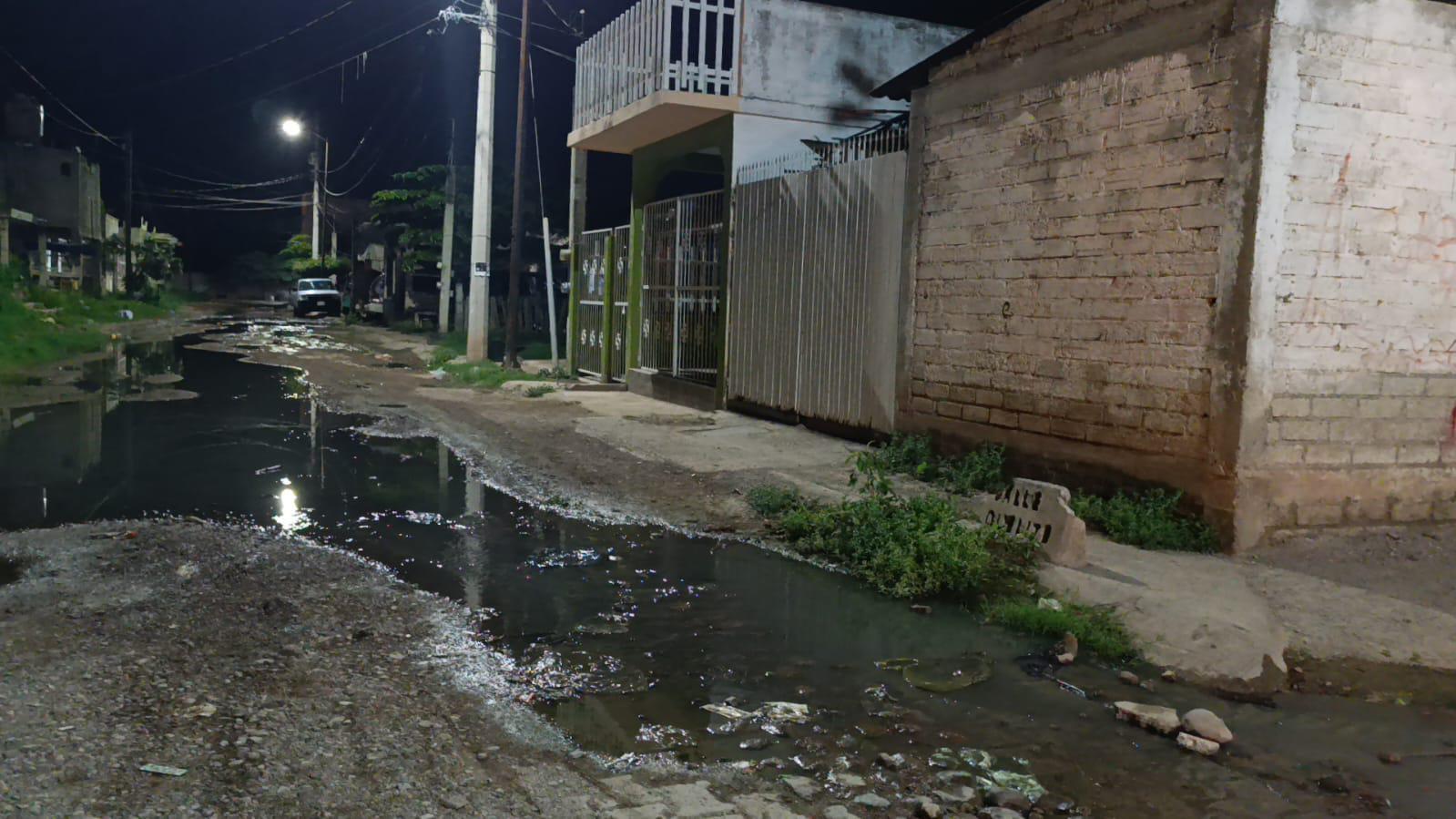 $!Viven en Escuinapa entre aguas negras desde hace más de dos décadas