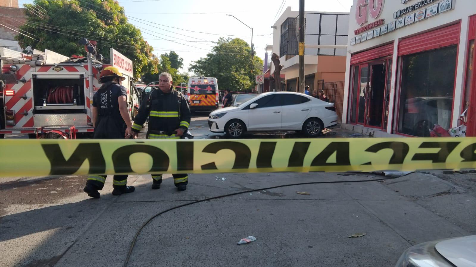 $!Incendian una tienda de uniformes en Culiacán