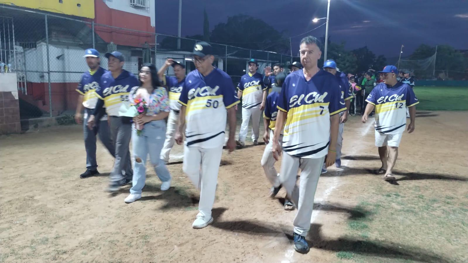 $!Reconocen a Juan Carlos Hernández en Liga Meseros al Bat